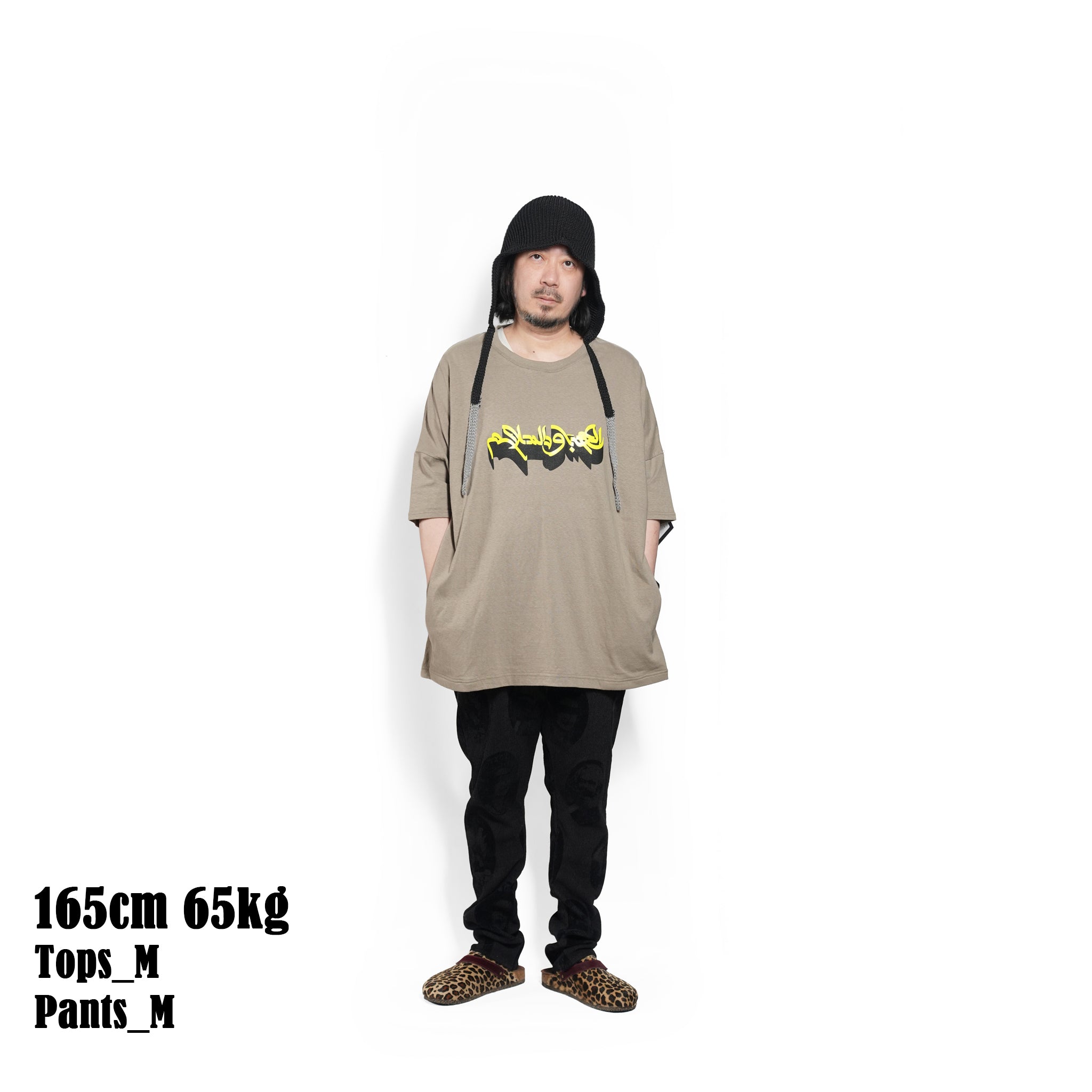 ARABIC L&P Tee – Khaki | STOF | 入荷予定アイテム