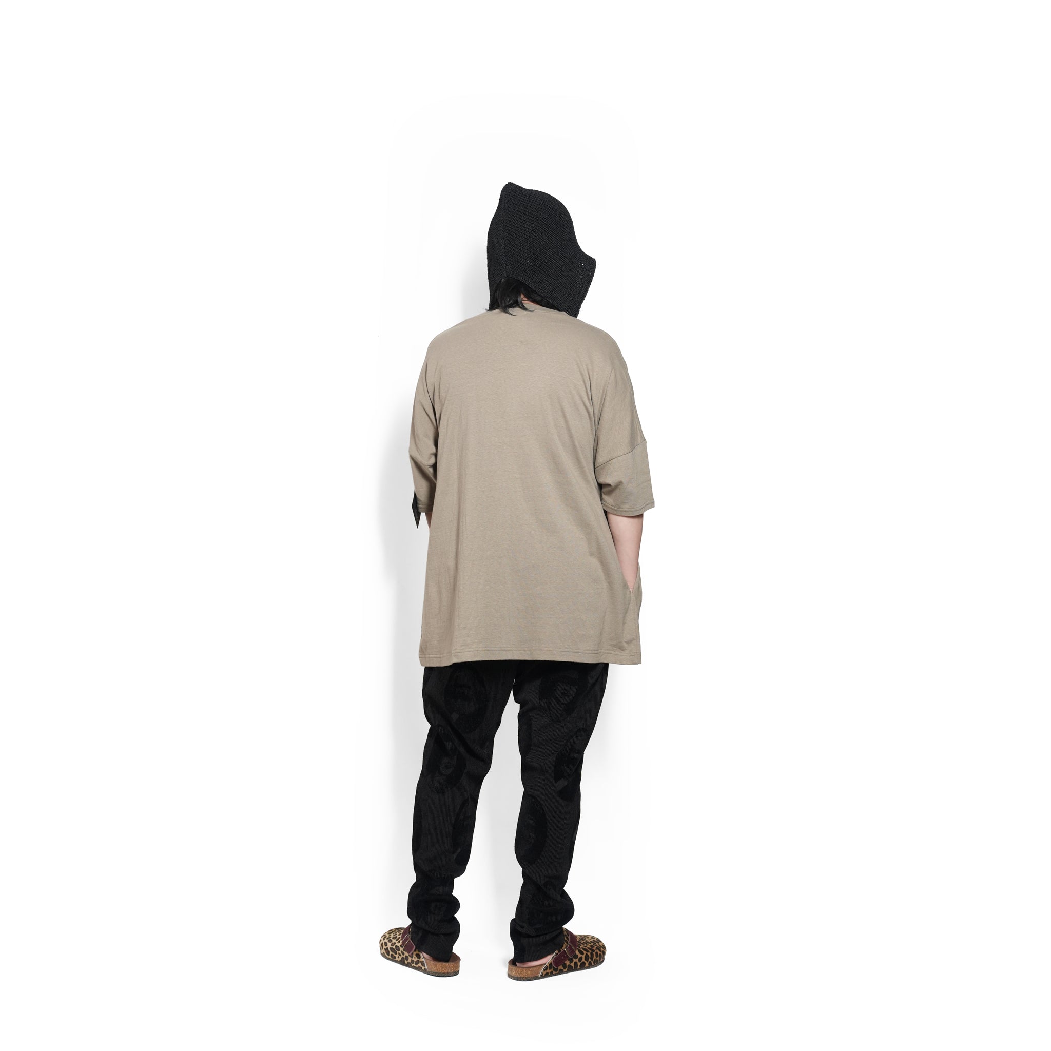 ARABIC L&P Tee – Khaki | STOF | 入荷予定アイテム