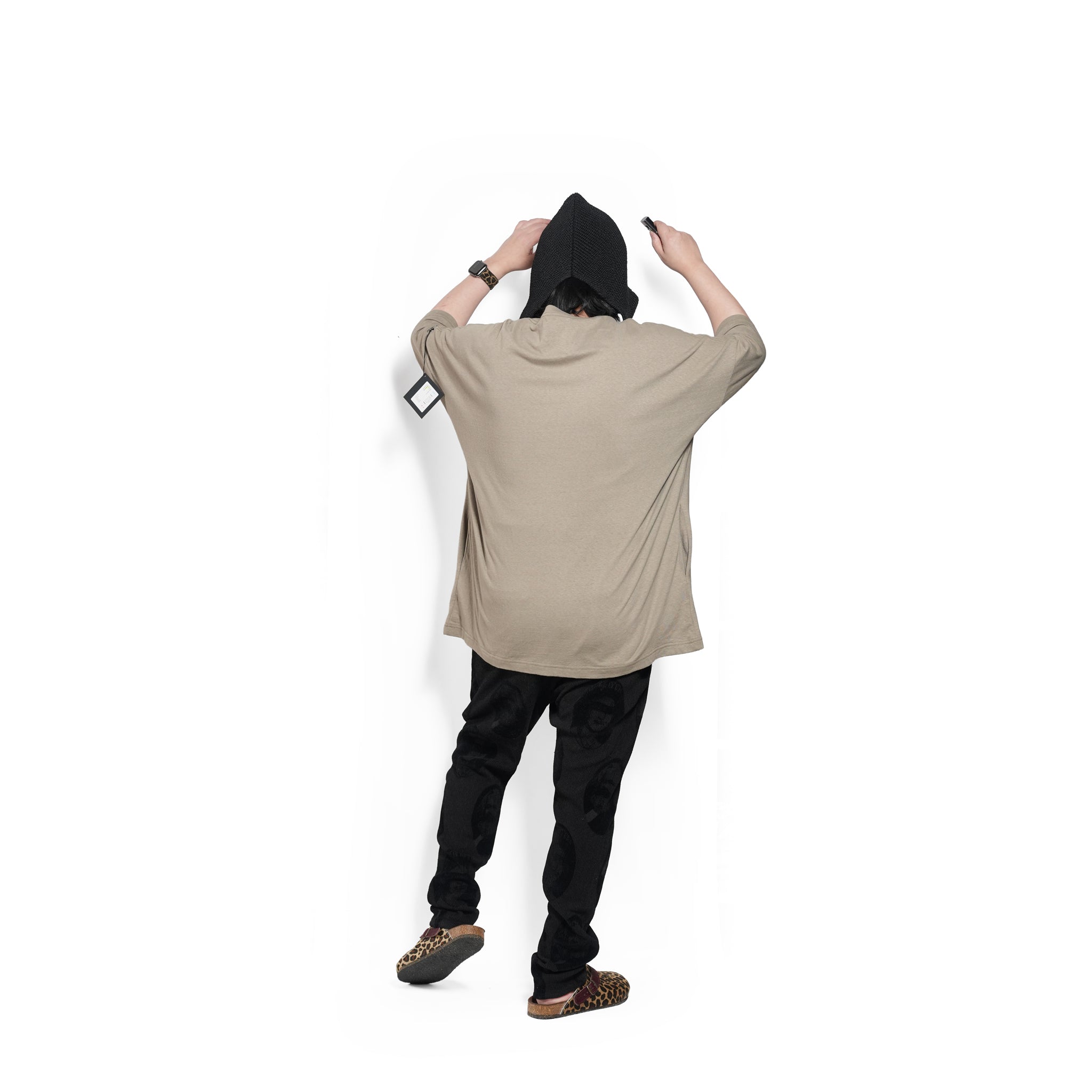 ARABIC L&P Tee – Khaki | STOF | 入荷予定アイテム