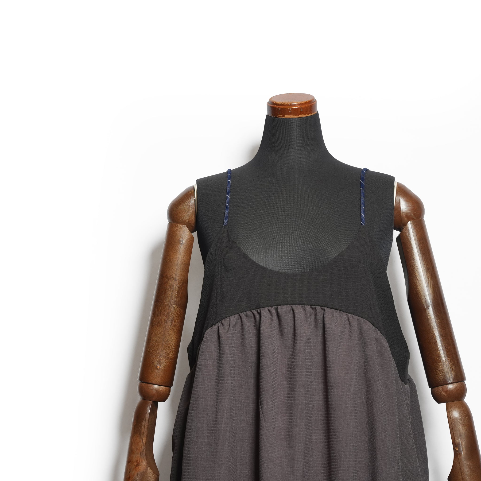 MELTING COLOR ONE-PIECE– Black | STOF