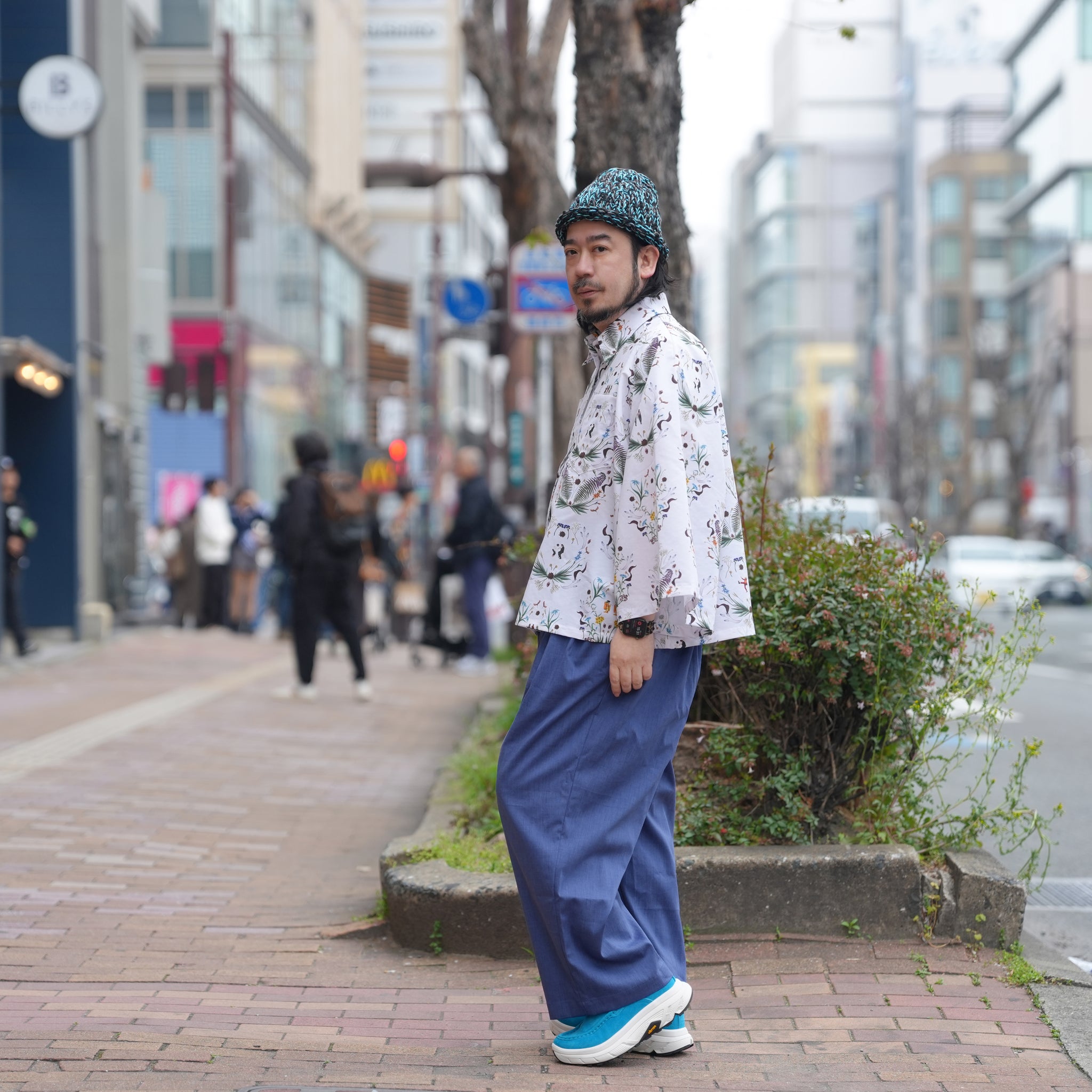 TRIPLE TUCK LINEN PANTS– Blue | STOF