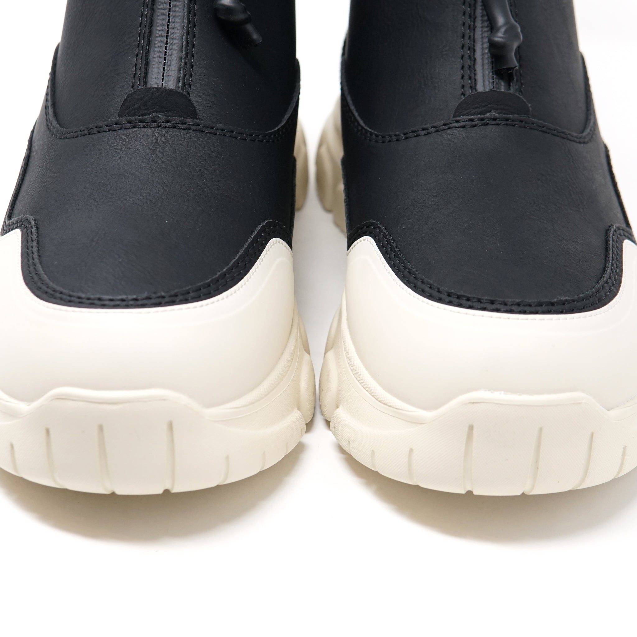 SK-228 | TREK ZIP BOOTIE AT – Linen/Taupe 01U | SHAKA