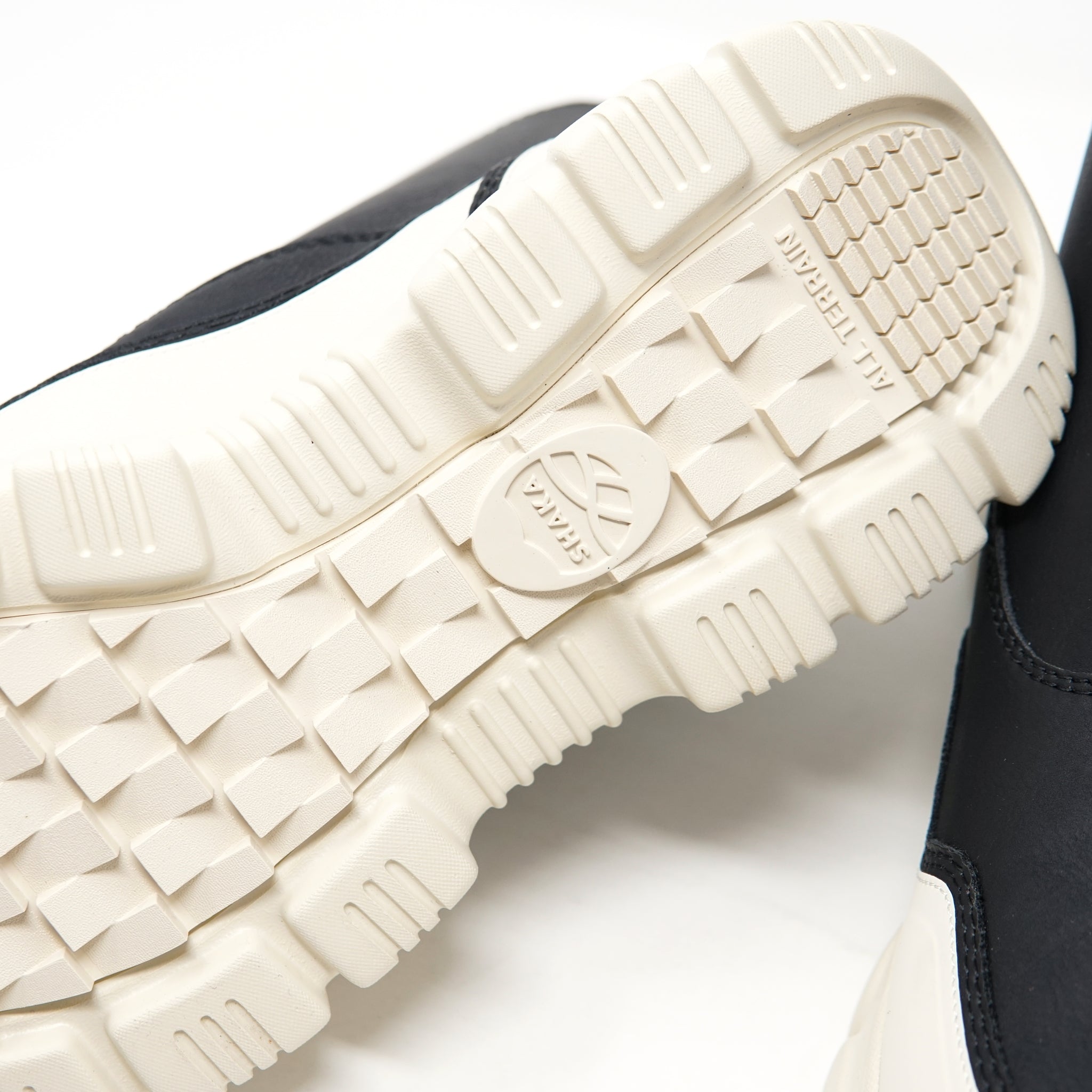 SK-228 | TREK ZIP BOOTIE AT – Linen/Taupe 01U | SHAKA