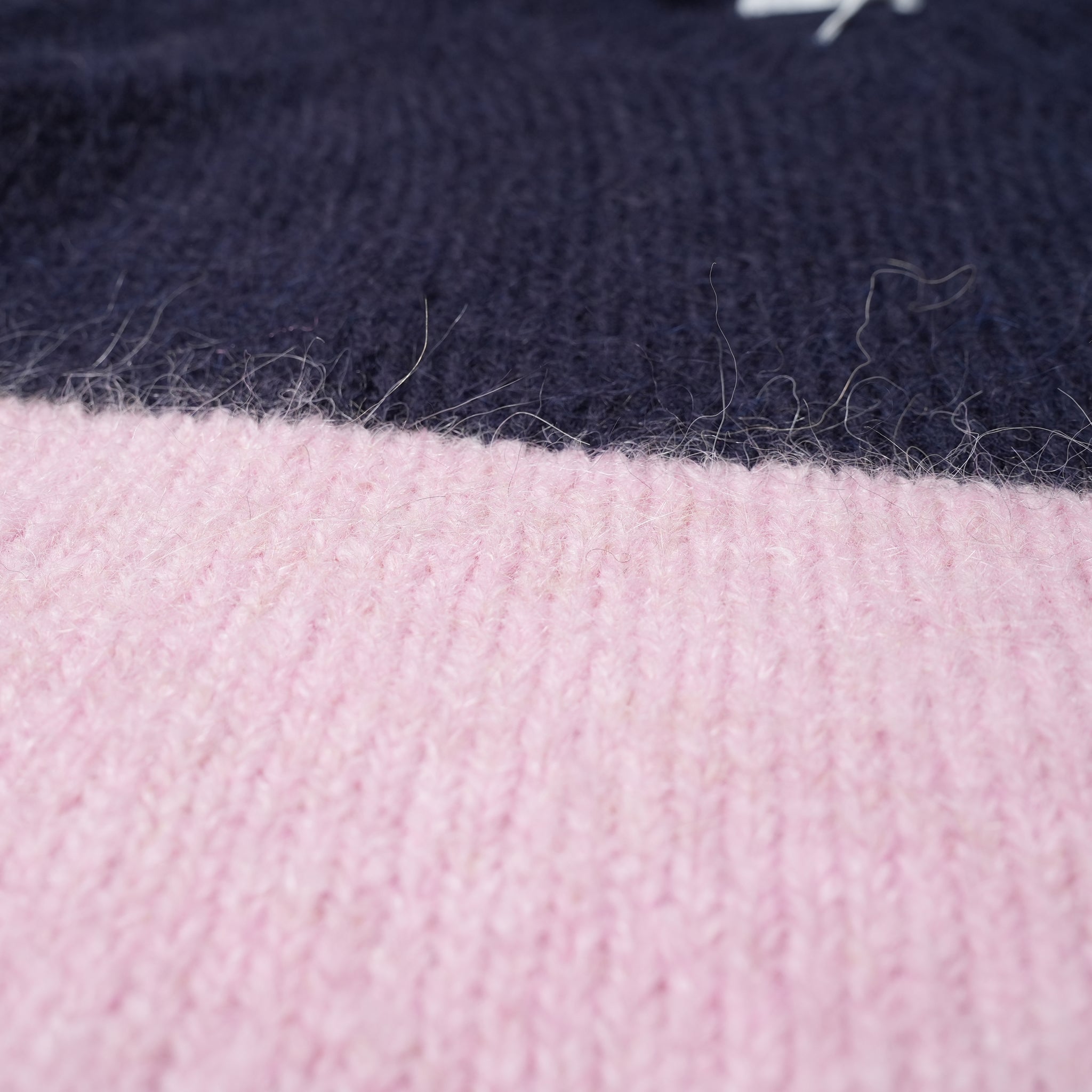 ALPACA LOOP CREW – Navy Pink | MINAMI ANDERSON