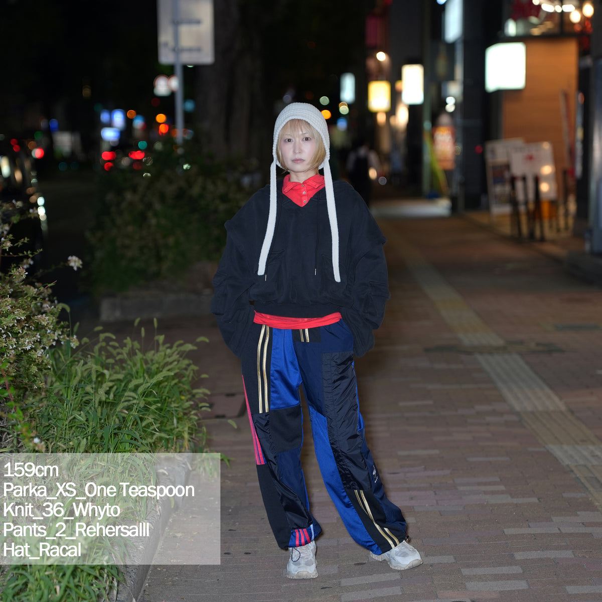 PUFF POWER CROPPED HOODIE WITH ZIP OFF SLEEVES – Black | ONE TEASPOON