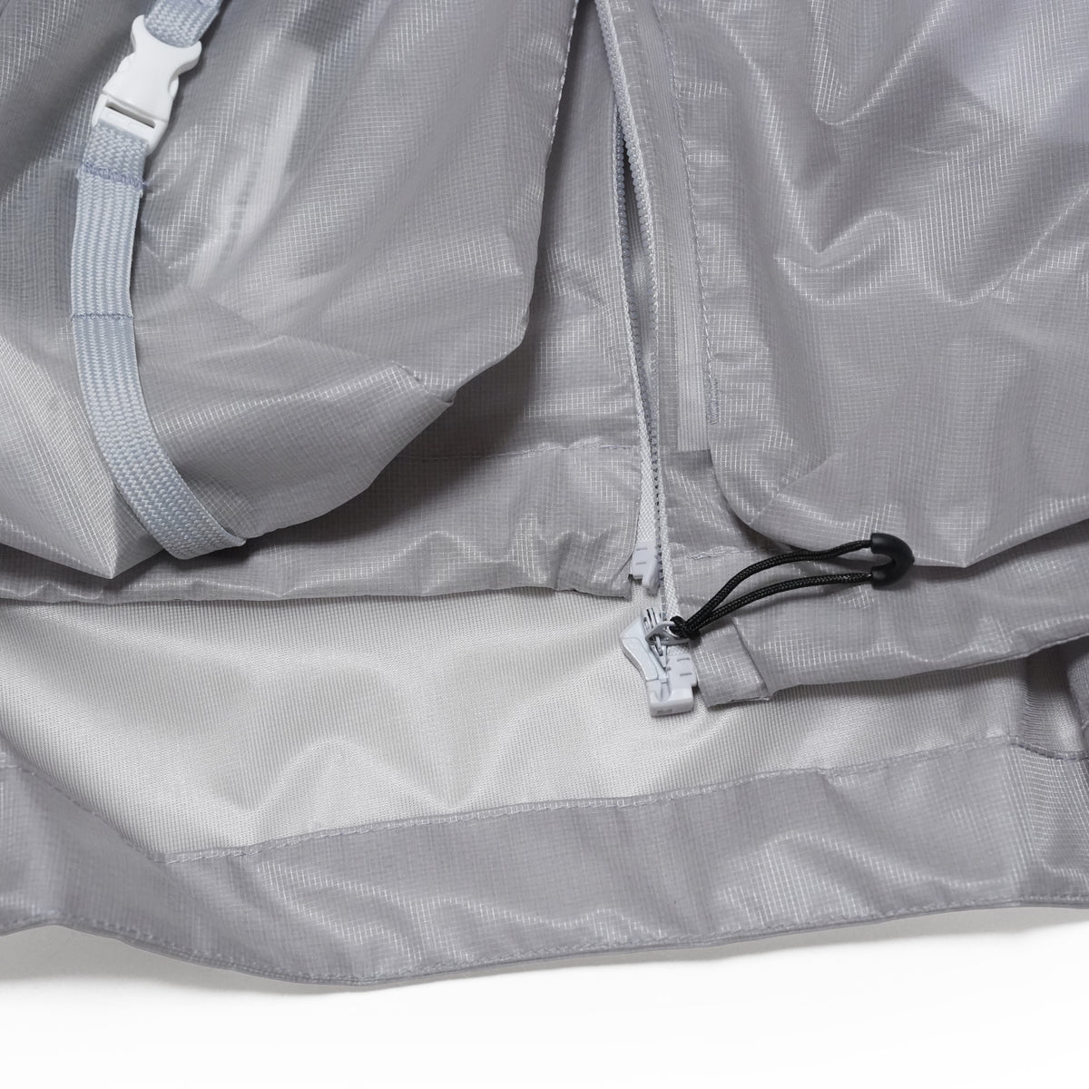 BACK PACK HOLDER HOODIE JACKET – White | NORBIT