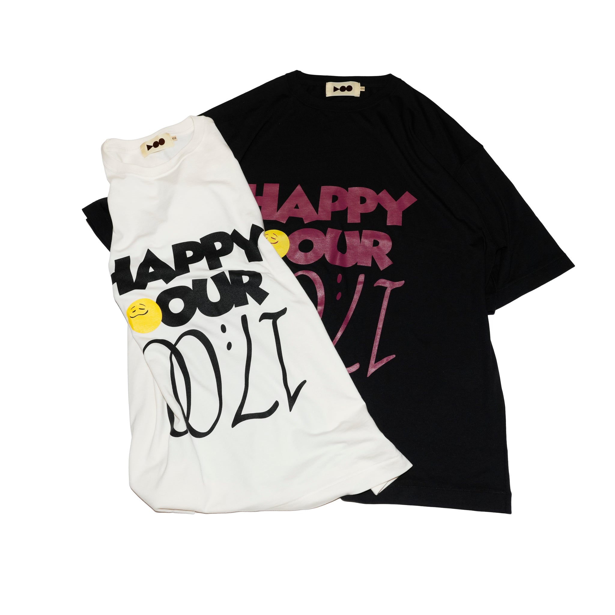 HAPPYロゴと大胆なプリントが特徴のVOOのトライブレンドTシャツ「HAPPY MISTEE」
