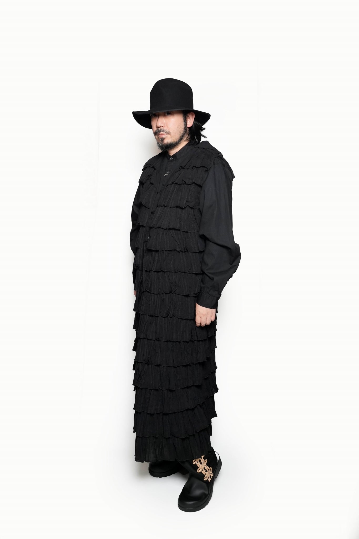 C.JQD FRILL LAYERED GOWN – Black | SARAMALLIKA