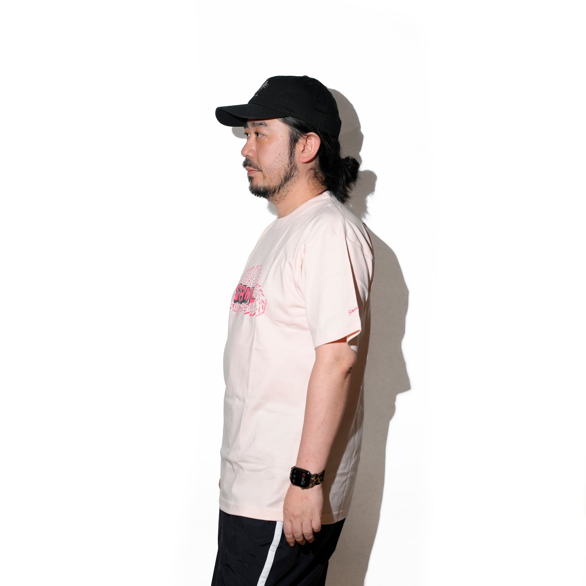 SAMUEL × SHIMAO MAHO CAT LOGO S/S TEE | Color:Black/Pink | S-25SS-SS-014【SAMUEL_サミュエル】 【ネコポス選択可能】