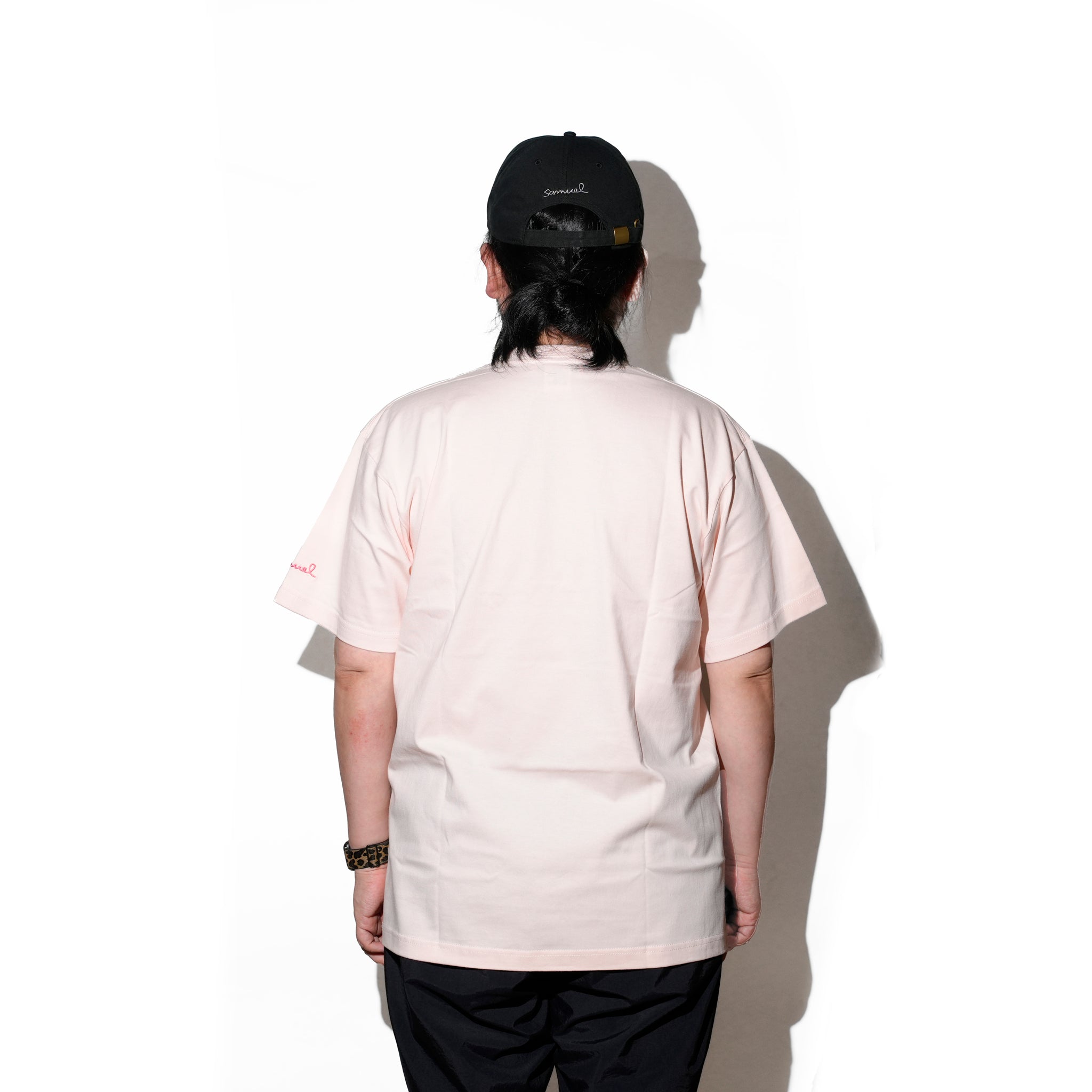 SAMUEL × SHIMAO MAHO CAT LOGO S/S TEE | Color:Black/Pink | S-25SS-SS-014【SAMUEL_サミュエル】 【ネコポス選択可能】