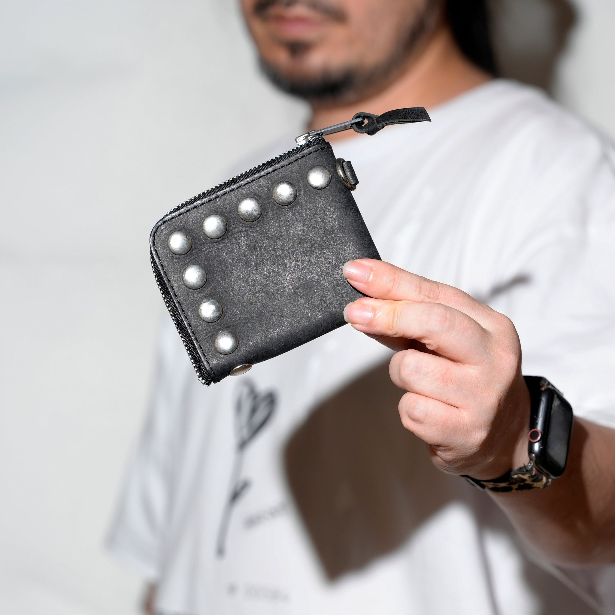 pn 992003_black | 特大カシメミニウォレット | Color:Black【SARANAM_サラナン】