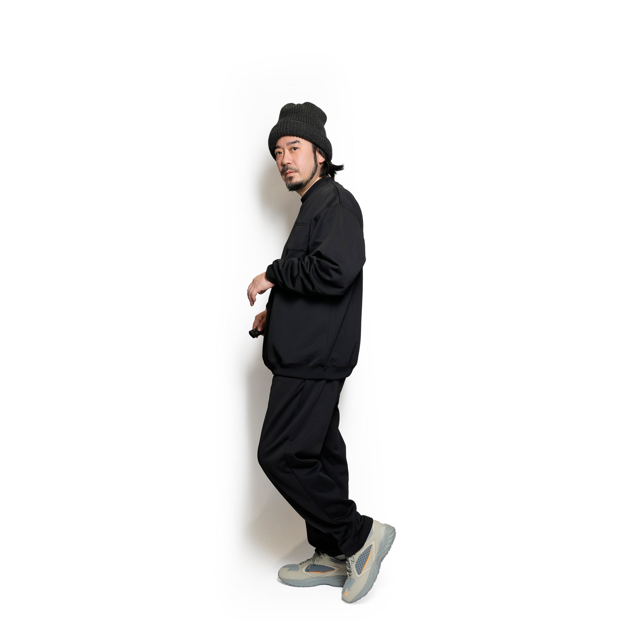 №144 Gildan cordura Pocket crew sw – Black | RELAX FIT SPORTS