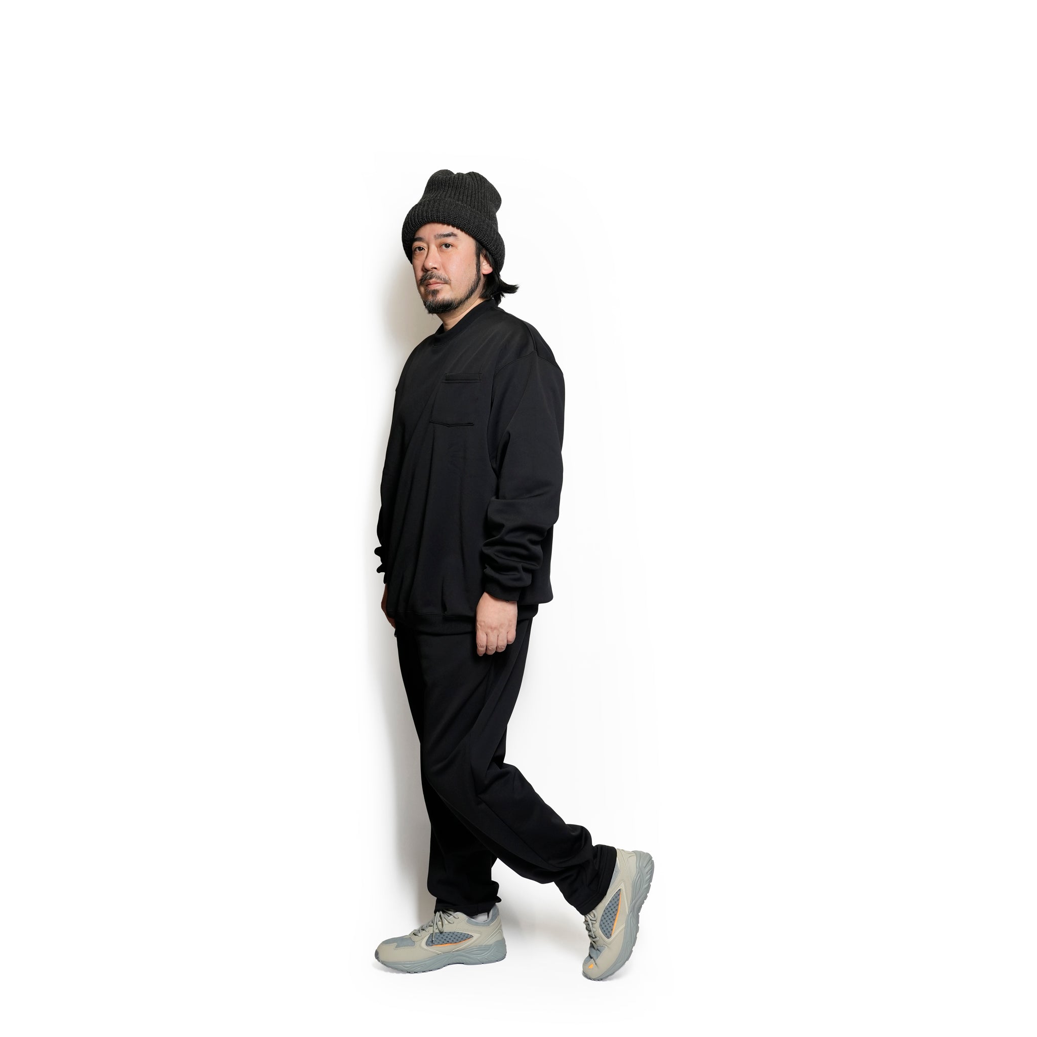 №144 Gildan cordura Pocket crew sw – Black | RELAX FIT SPORTS