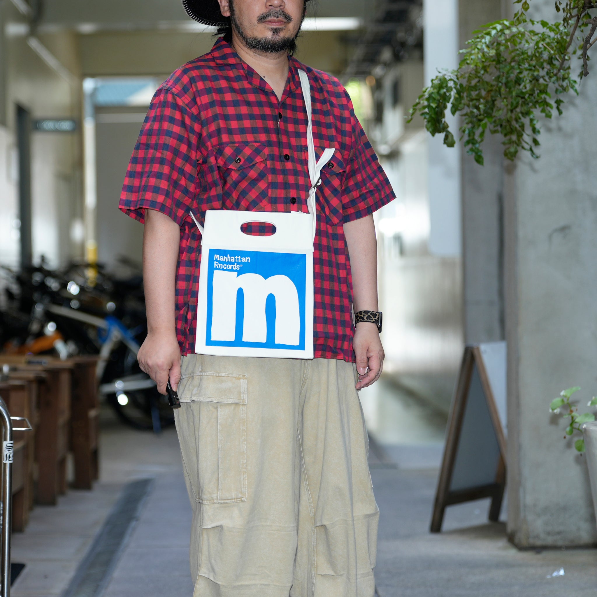 SAMUEL × Manhattan Records SHOPPER 7inch BAG | Color:Off White | S-25SS-AC-004【SAMUEL_サミュエル】