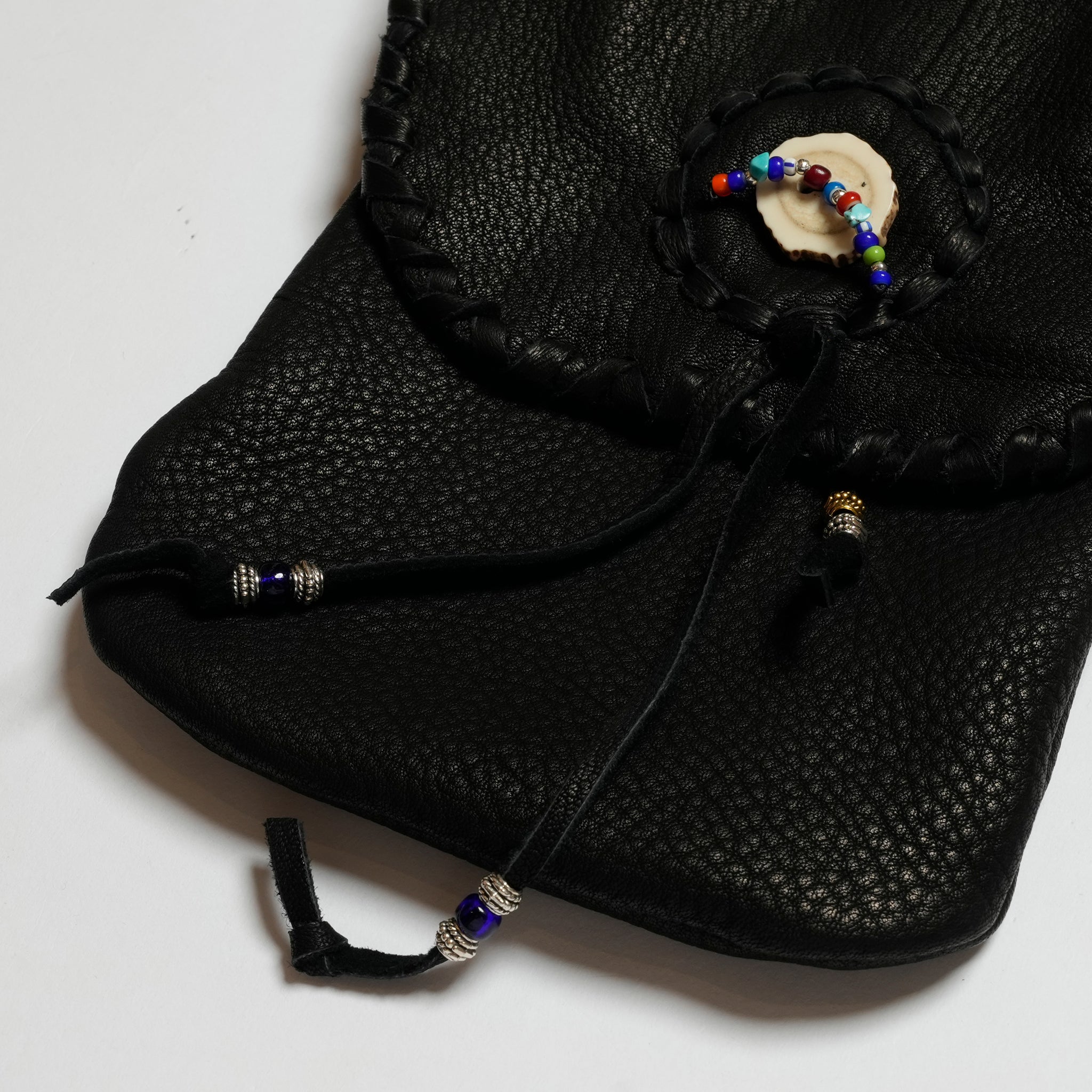 DEERSKIN MEDICINE BAG | Color:Black | H0716402【NASNGWAM_ナスングワム】