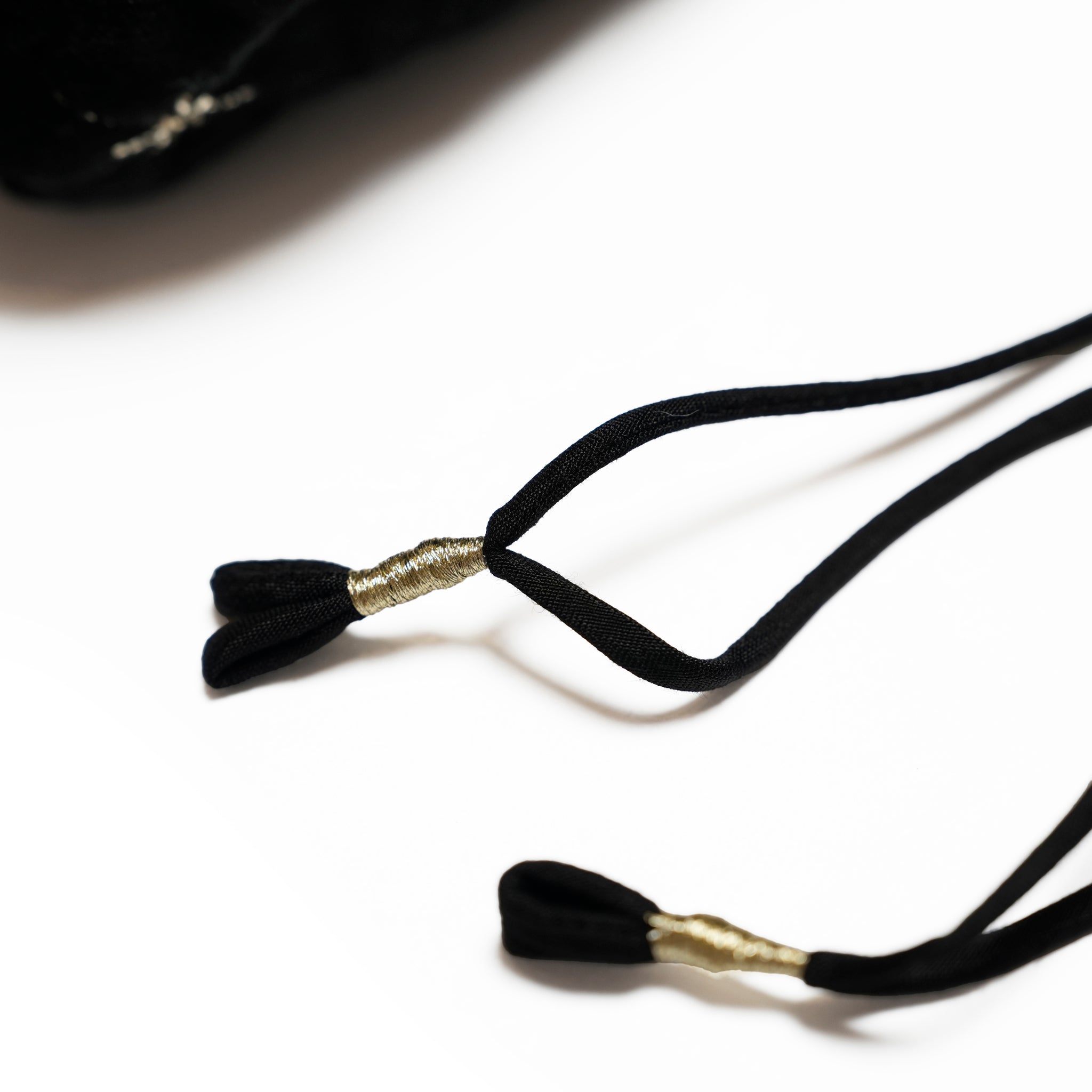 VELVET BEADS EMBROIDERY DRAWSTRING MINI BAG | Color_Black | No_022152sn5_black【SARA MALLIKA_サラマリカ】