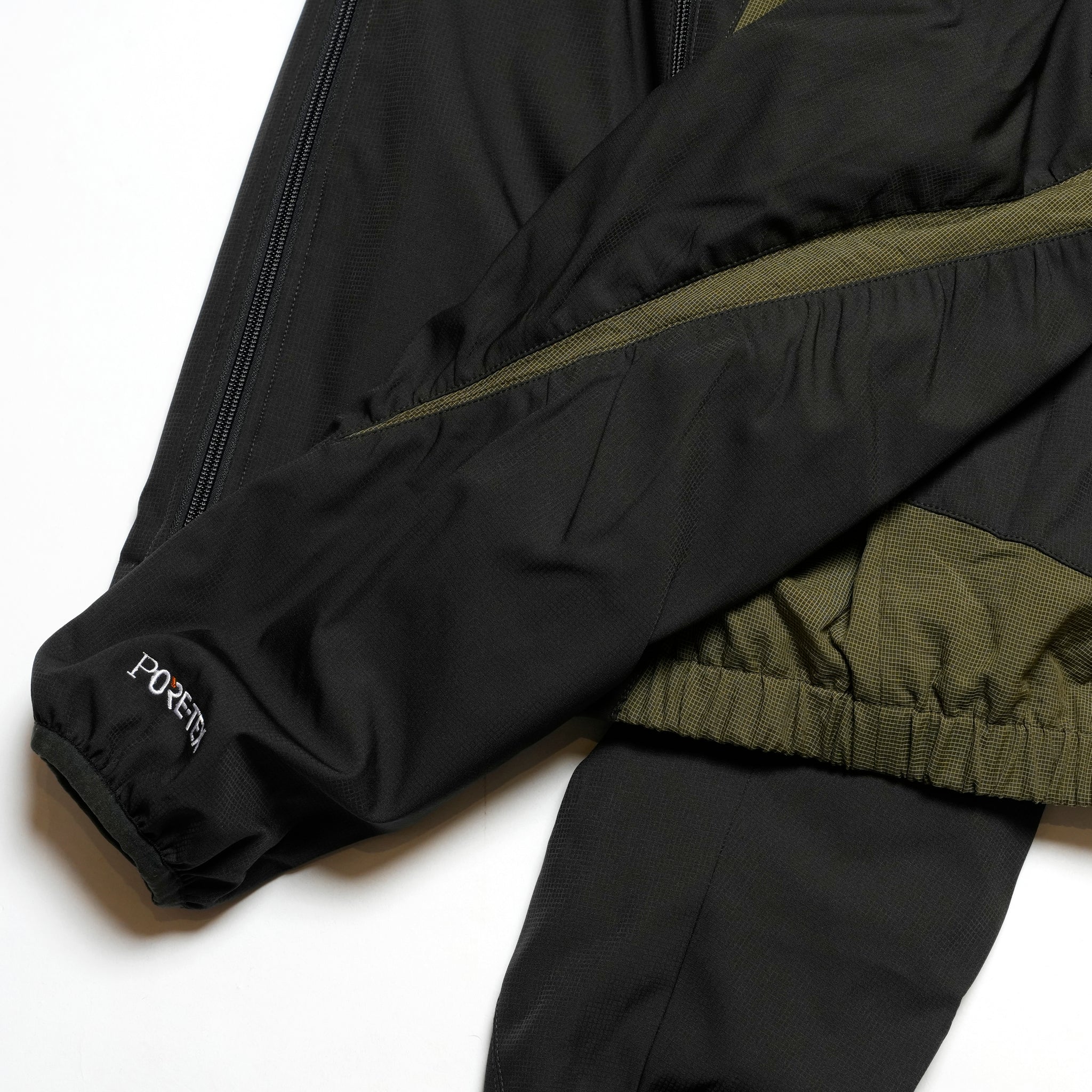 Curvy padded jacket | Color_Ash Black | No_pla25awj12-1_ash black【PLATEAU STUDIO_プラトー スタジオ】