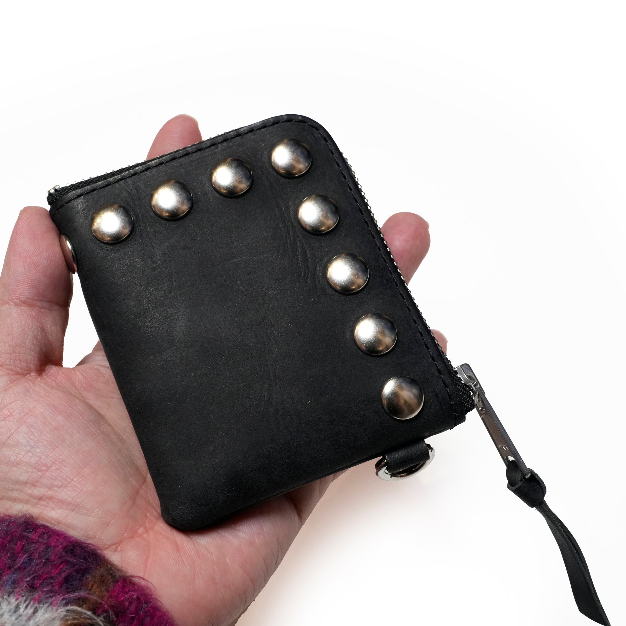 pn 992003_black | 特大カシメミニウォレット | Color:Black【SARANAM_サラナン】