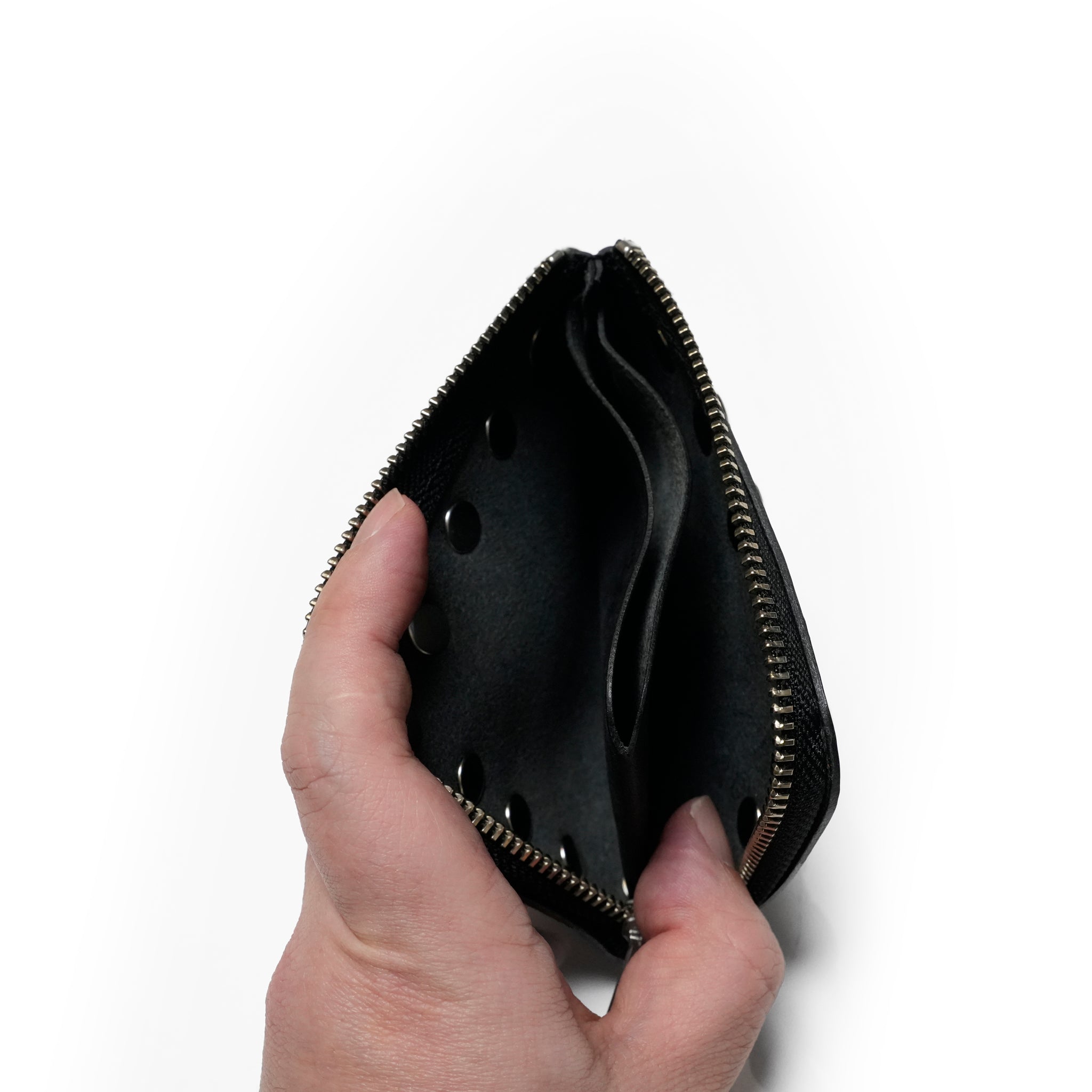 pn 992003_black | 特大カシメミニウォレット | Color:Black【SARANAM_サラナン】