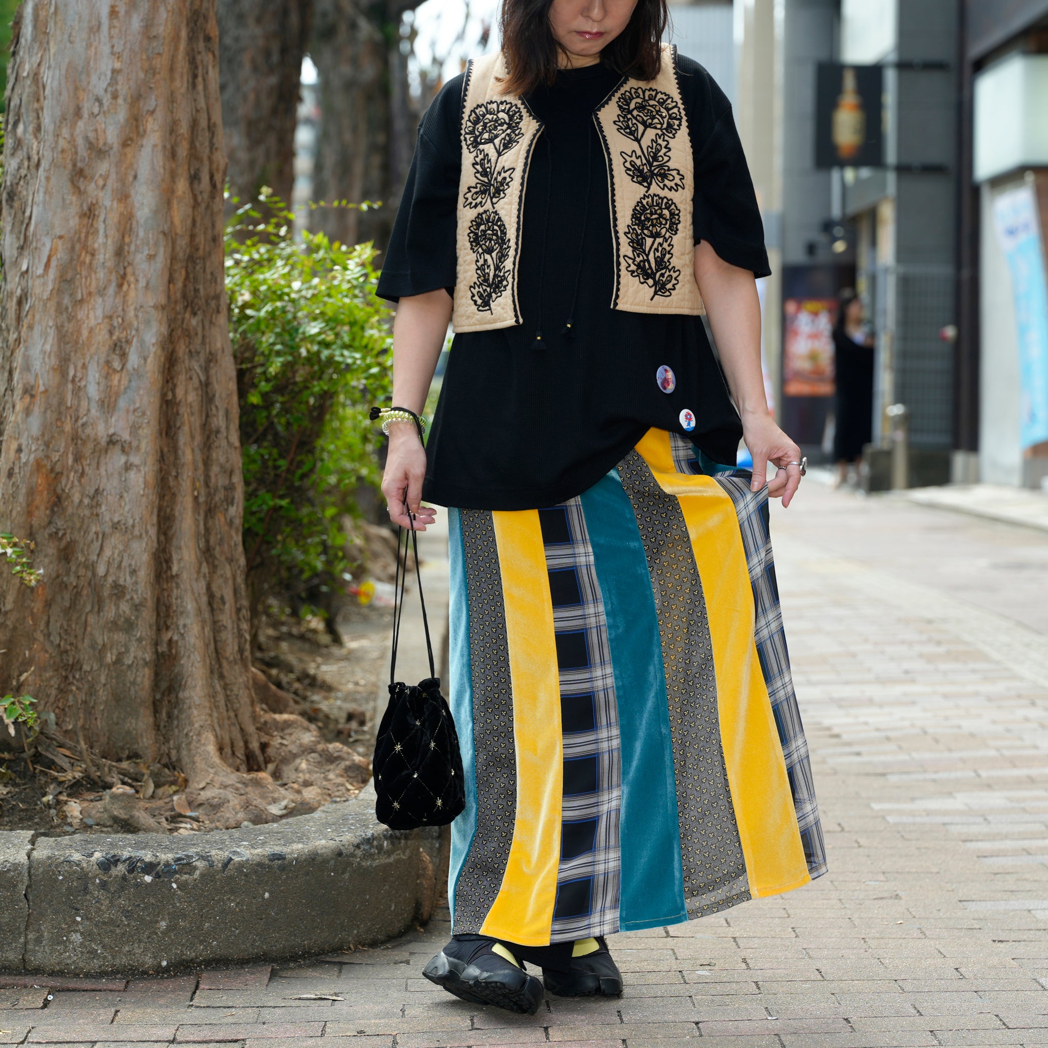 VELVET BEADS EMBROIDERY DRAWSTRING MINI BAG | Color_Black | No_022152sn5_black【SARA MALLIKA_サラマリカ】