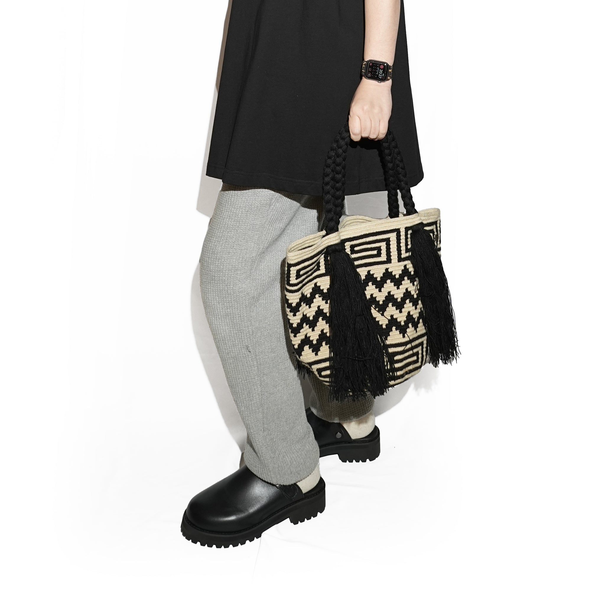 JA-24SS-TRAD1 | TRADITIONAL Wayuú Purse in Classic Style | Color:#87 Black-#139 Ivory【JARDIN DEL CIELO_ジャーディン デル シエロ】【archive】