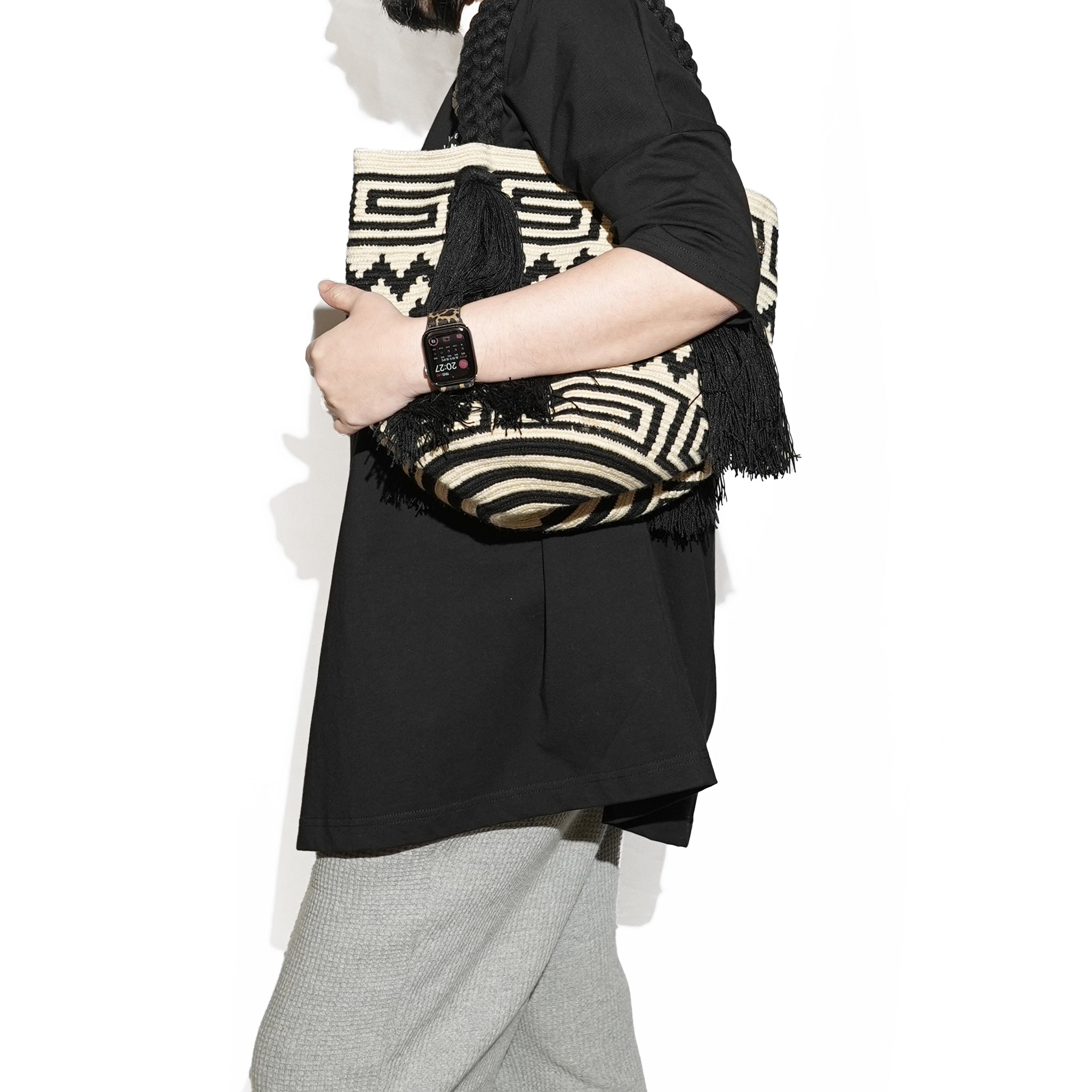 JA-24SS-TRAD1 | TRADITIONAL Wayuú Purse in Classic Style | Color:#87 Black-#139 Ivory【JARDIN DEL CIELO_ジャーディン デル シエロ】【archive】