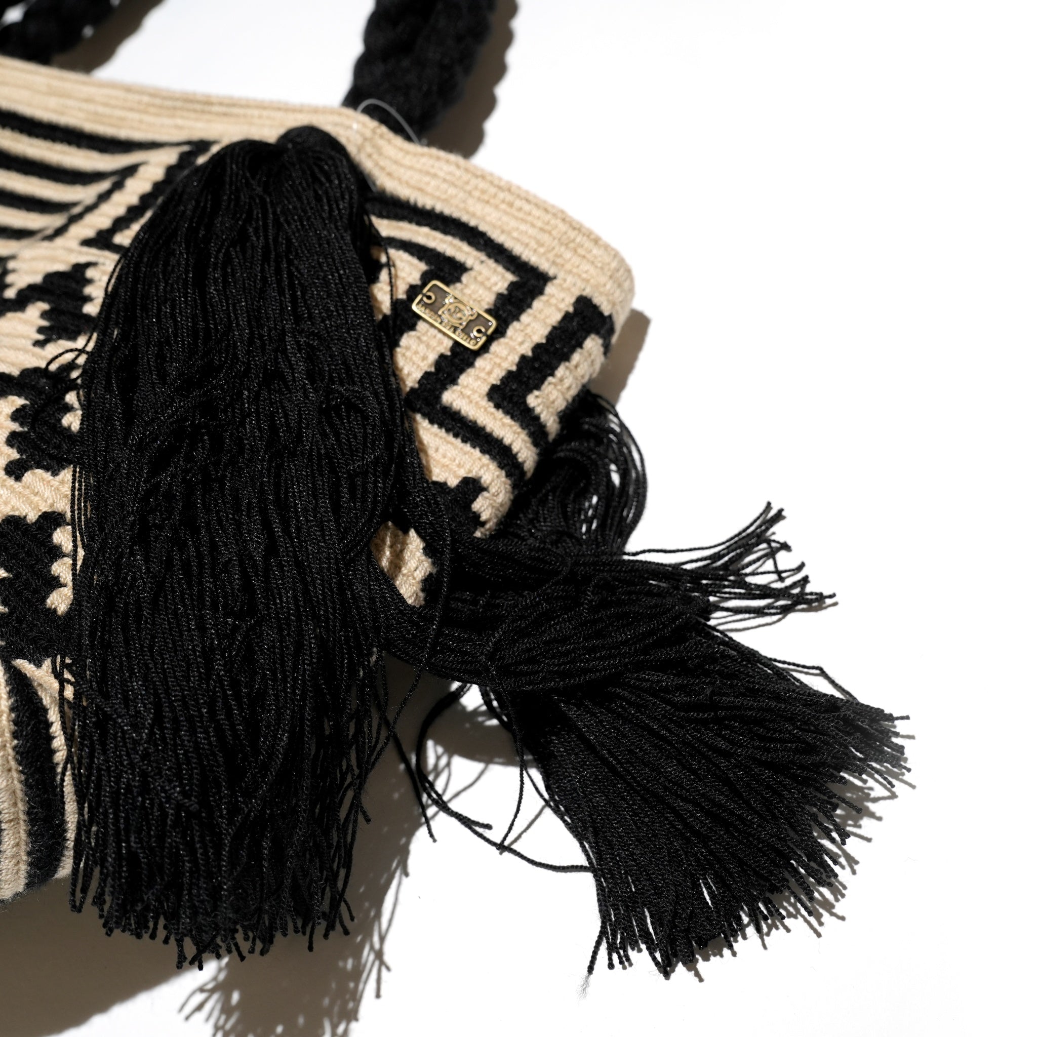 JA-24SS-TRAD1 | TRADITIONAL Wayuú Purse in Classic Style | Color:#87 Black-#139 Ivory【JARDIN DEL CIELO_ジャーディン デル シエロ】【archive】