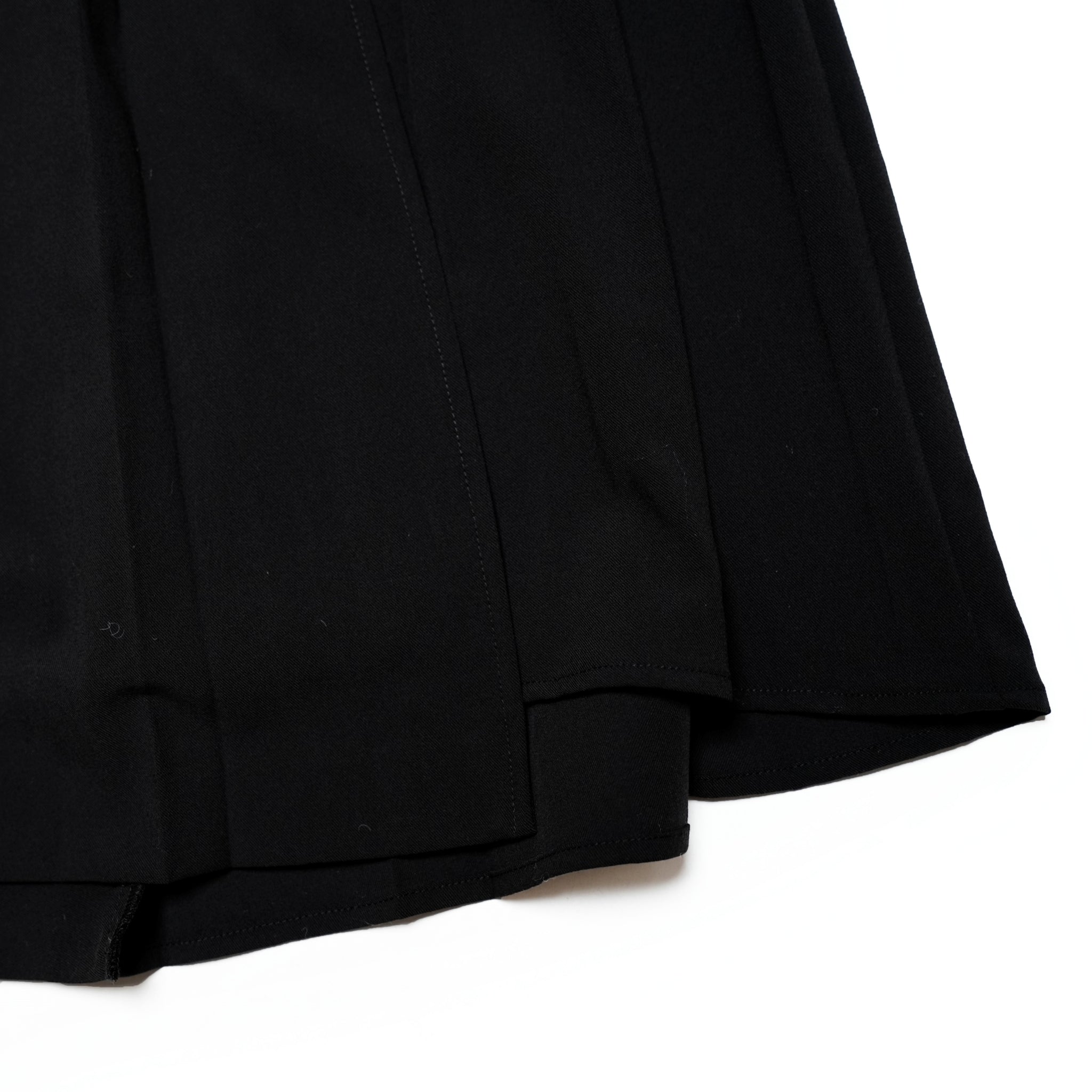 Pleats Wrap Skirt – Black | AMBERGLEAM