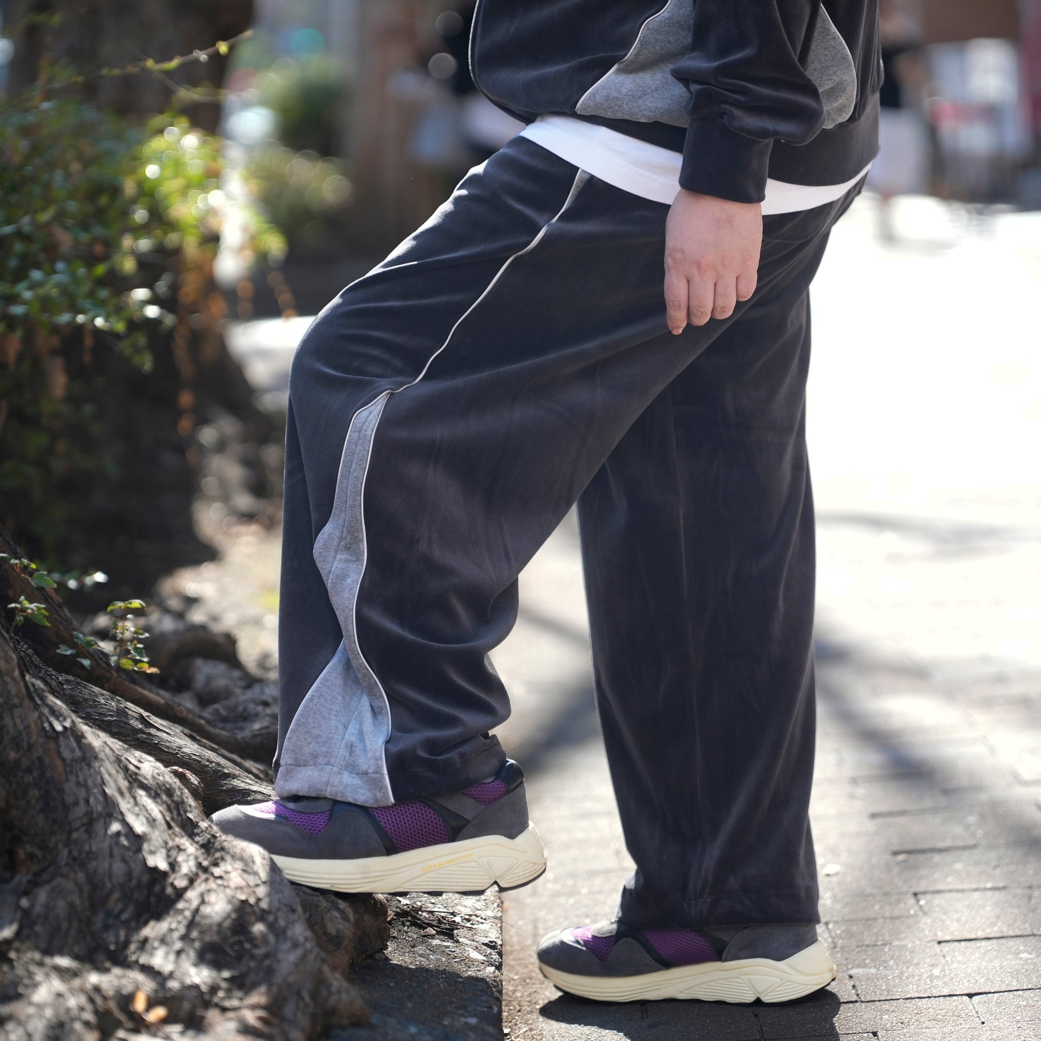 VELOUR TRACK EZ | Color_Charcoal | No_voo-1243_charcoal【VOO_ヴォー】
