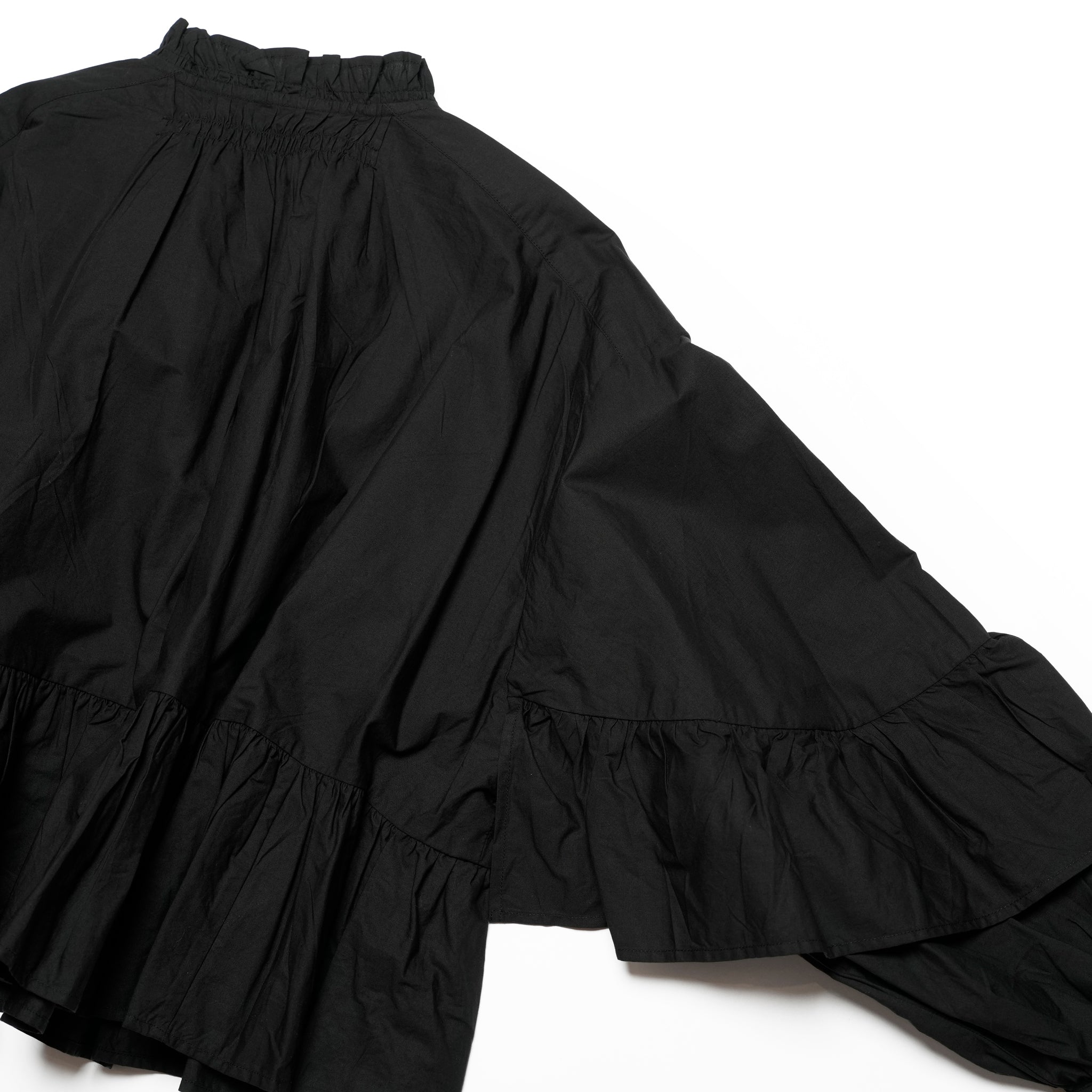 COTTON VOLUME FRILL SHORT BLOUSE – Black | SARAMALLIKA