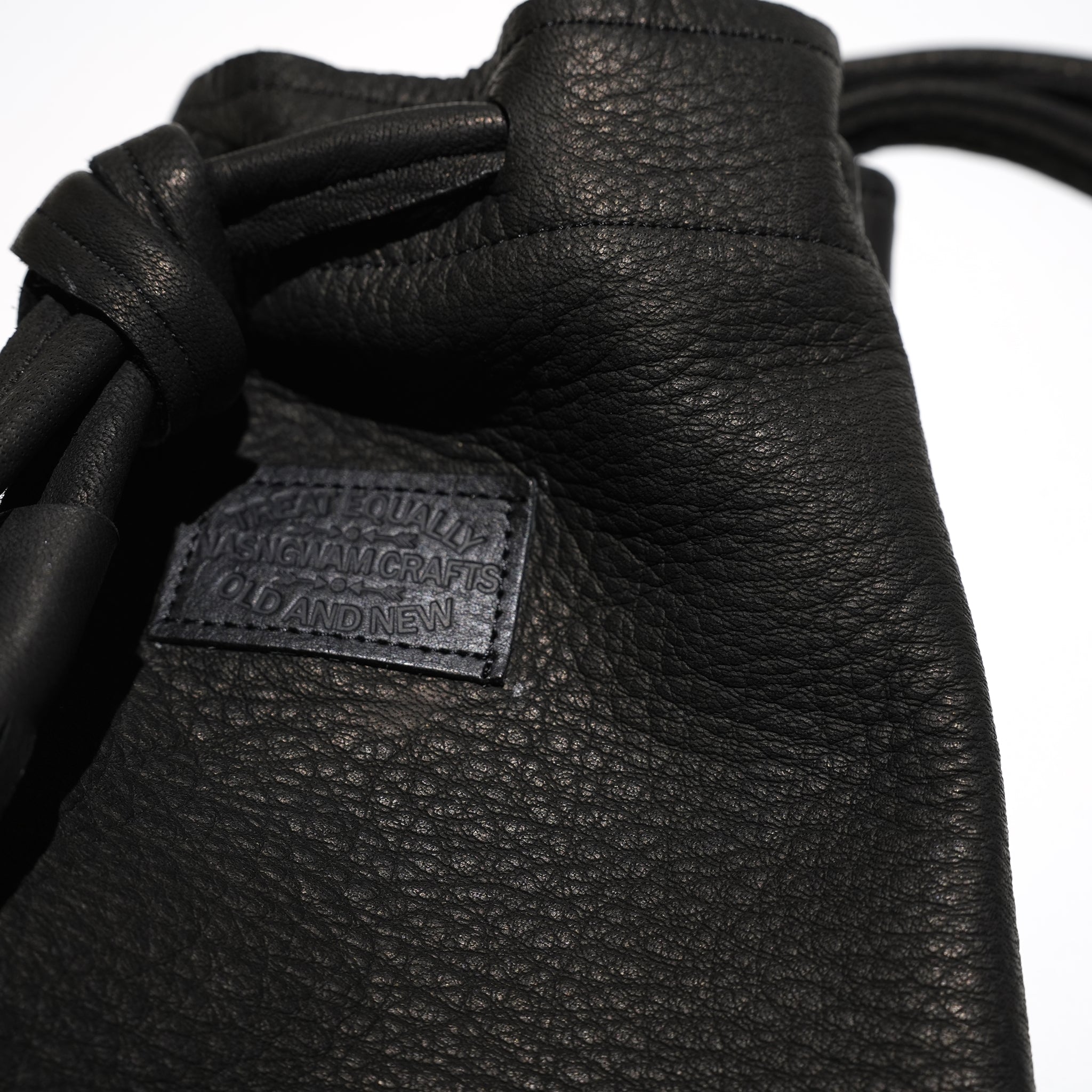 EM2326402 | DEARSKIN WHISKY BAG | Color:Camel/Black【NASNGWAM_ナスングワム】