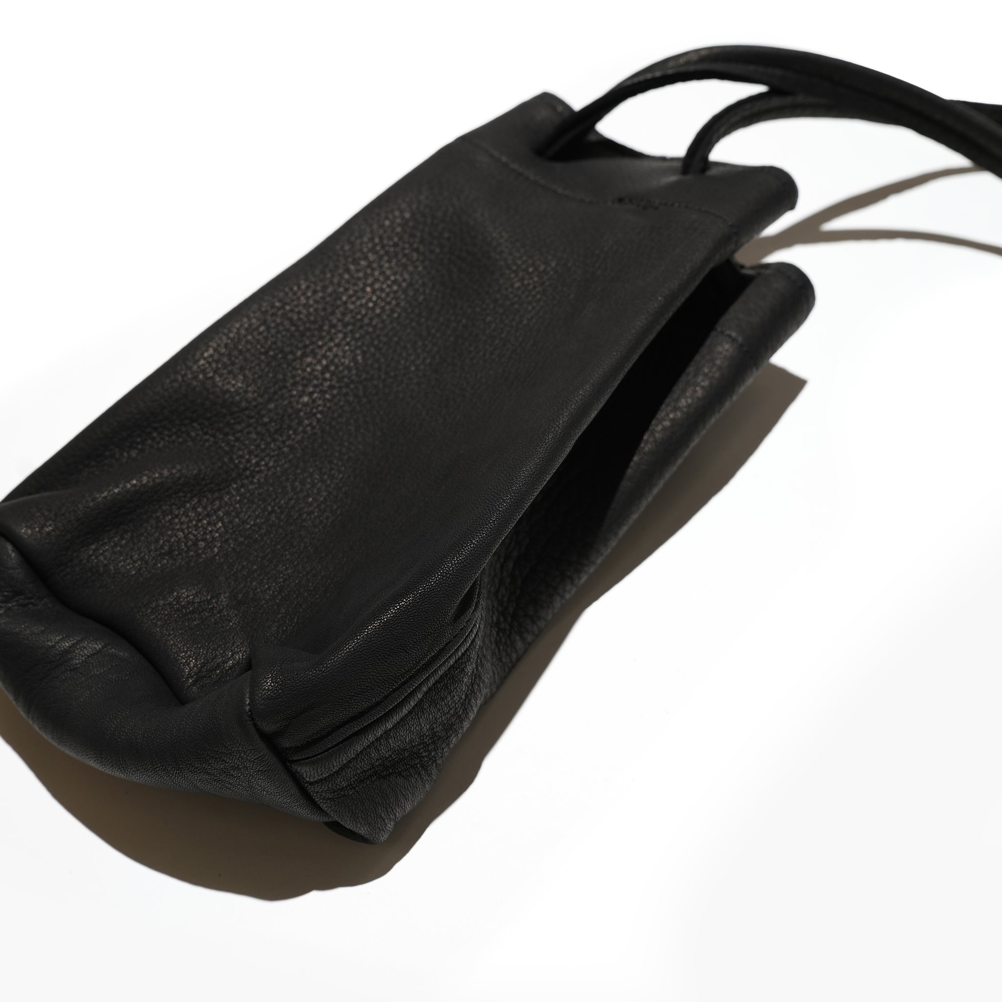 EM2326402 | DEARSKIN WHISKY BAG | Color:Camel/Black【NASNGWAM_ナスングワム】