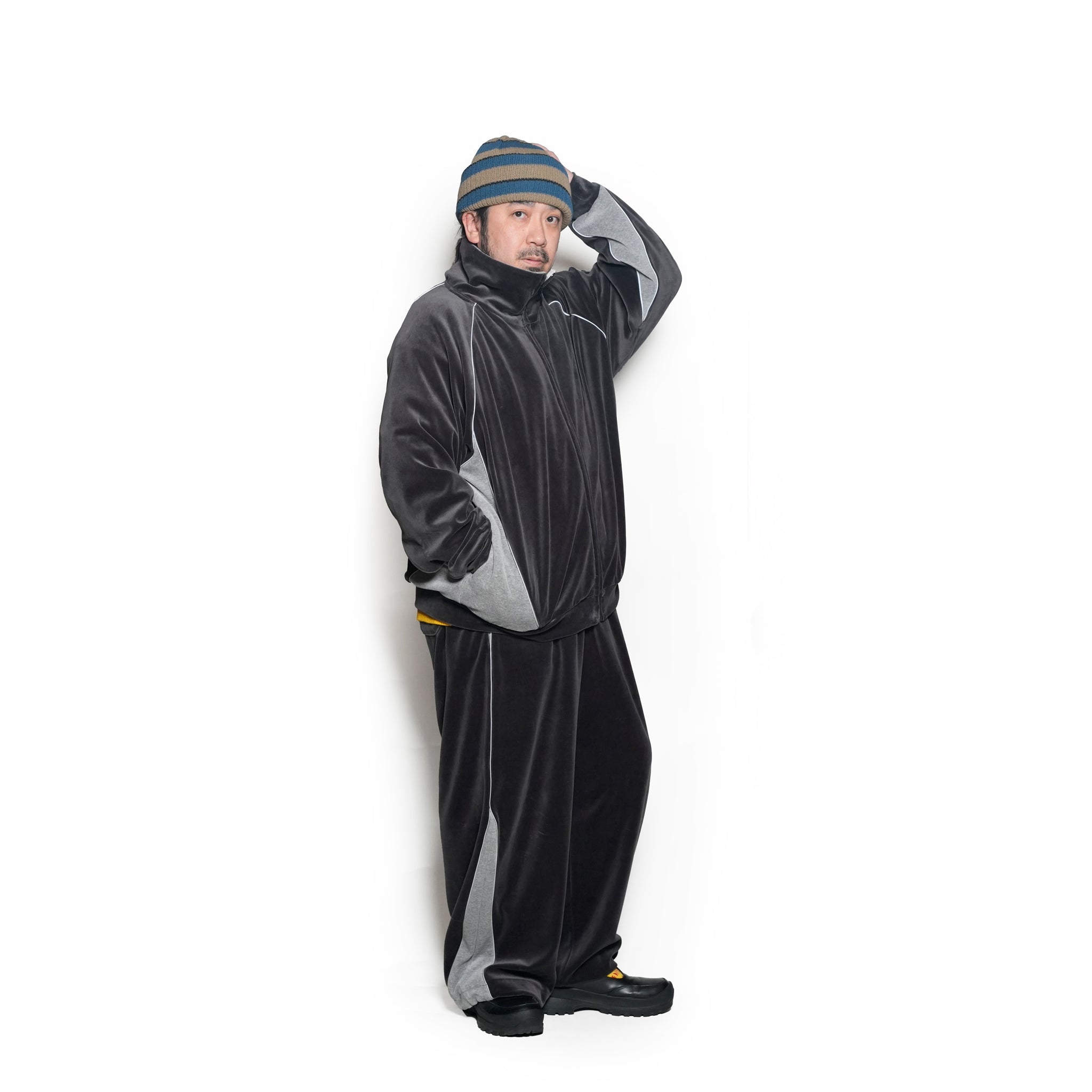 VELOUR TRACK JACKET | Color_Charcoal | No_voo-1242_charcoal【VOO_ヴォー】【入荷予定アイテム・入荷連絡可能】
