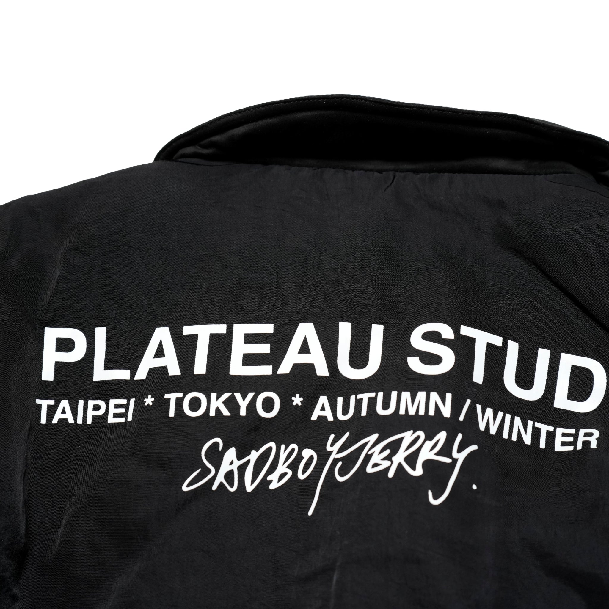 Pla24awj03-1_Black | 2024 logo bomber | Color:Black【PLATEAU STUDIO_プラトー スタジオ】【archive】