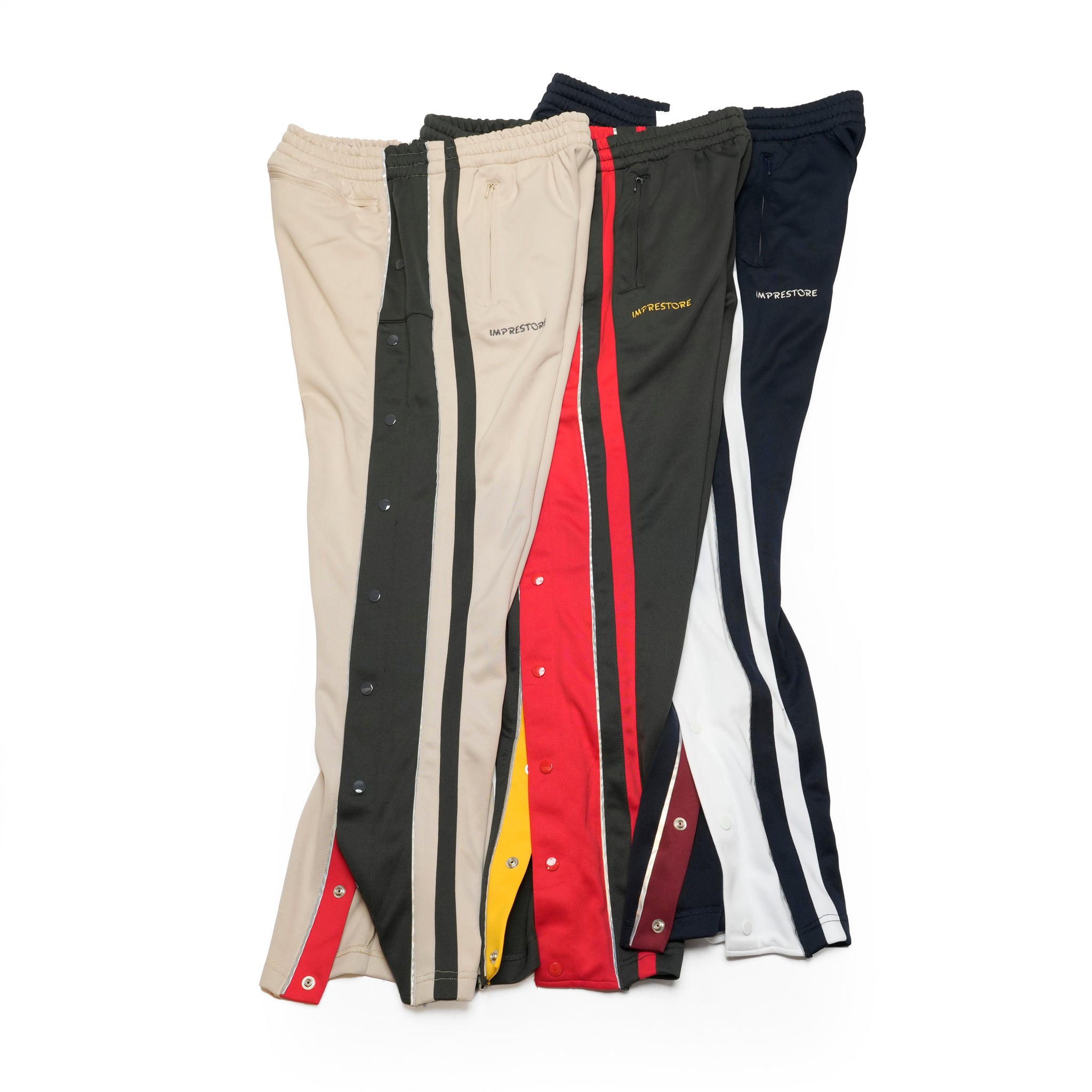 Warrenは80sバスケパンツをモチーフに現代的に再構築。光沢素材と絶妙な配色で、他と被らないIMPRESTOREらしさ全開の一本。