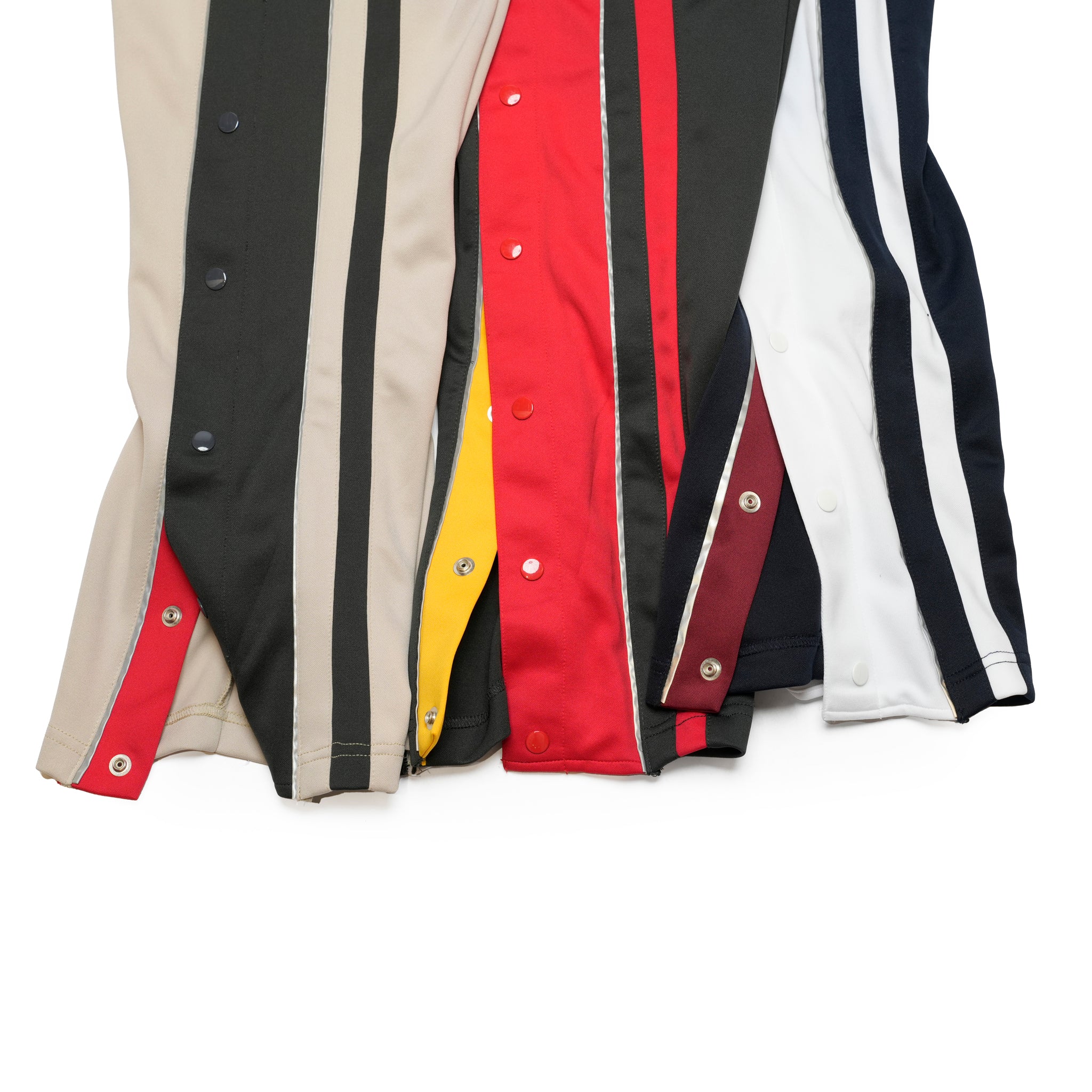 Warrenは80sバスケパンツをモチーフに現代的に再構築。光沢素材と絶妙な配色で、他と被らないIMPRESTOREらしさ全開の一本。