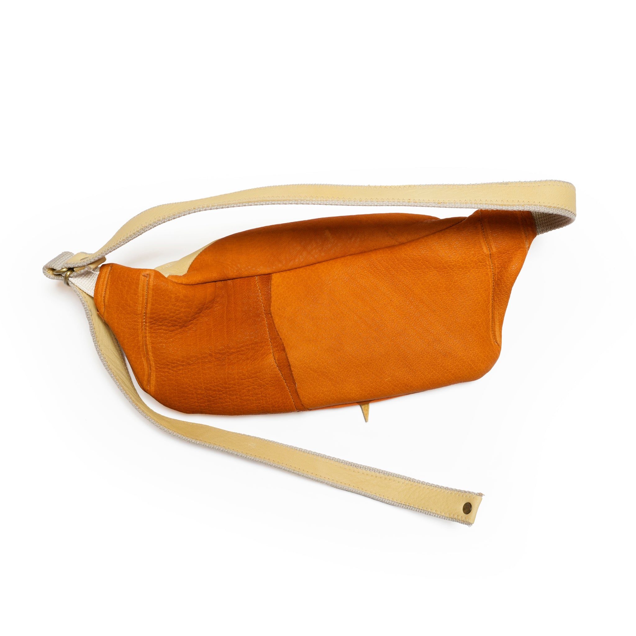 DEERSKIN BODY BAG | Color:Camel | EM2626403_camel【NASNGWAM_ナスングワム】