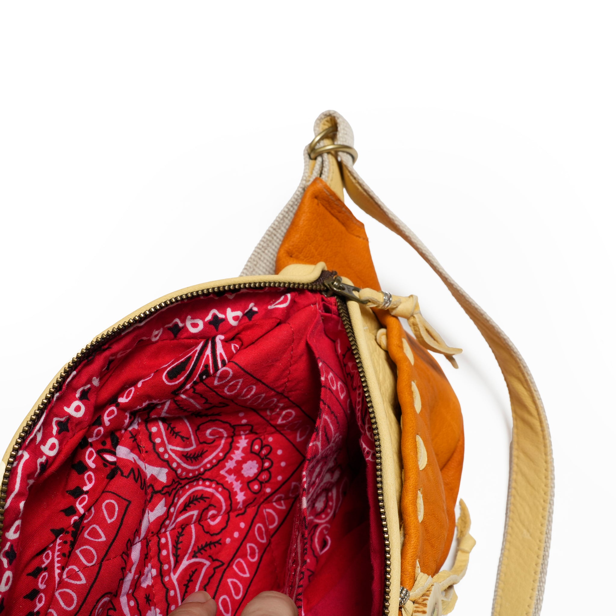 DEERSKIN BODY BAG | Color:Camel | EM2626403_camel【NASNGWAM_ナスングワム】