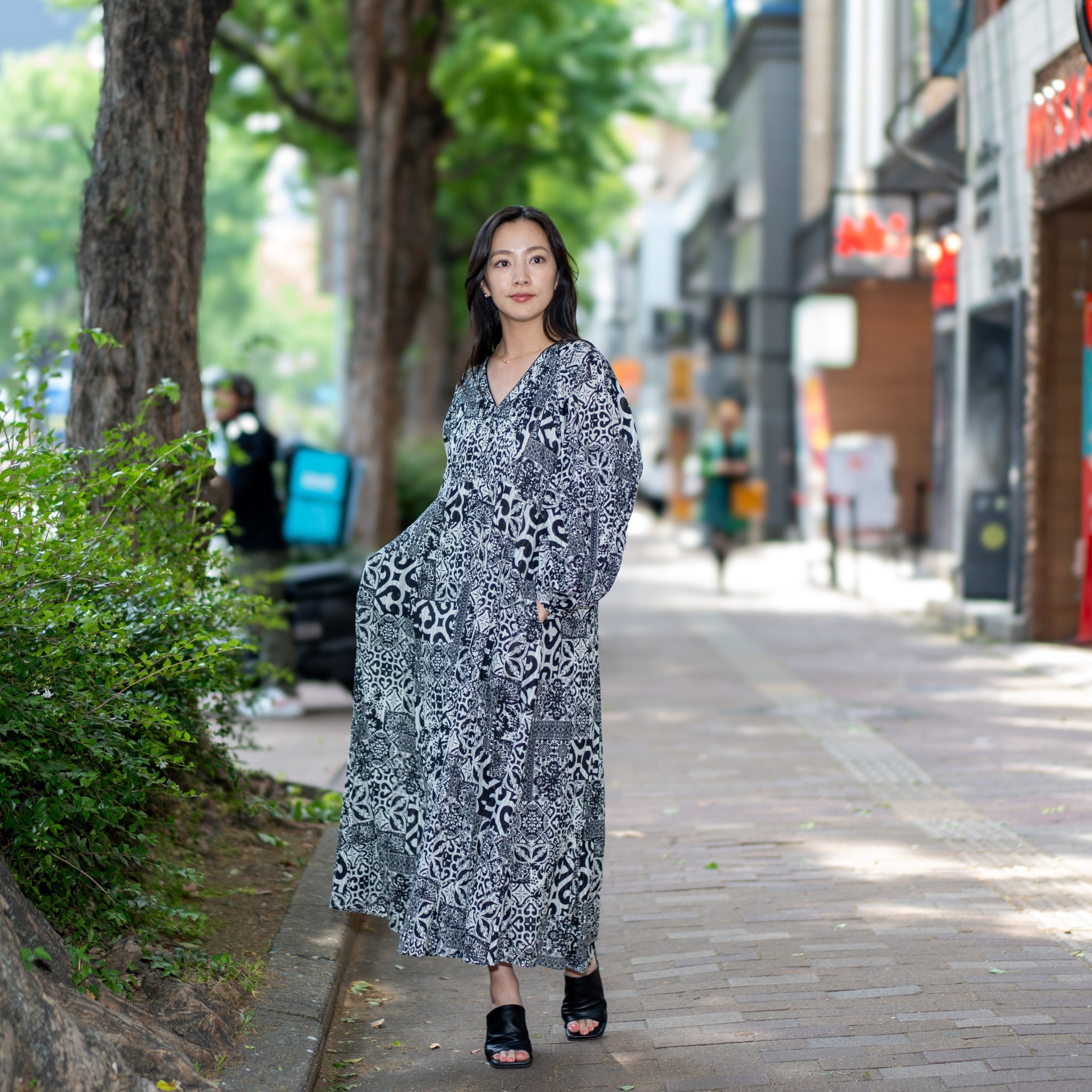 TILE PATTERN SHIRRING DRESS – Black | SARAMALLIKA