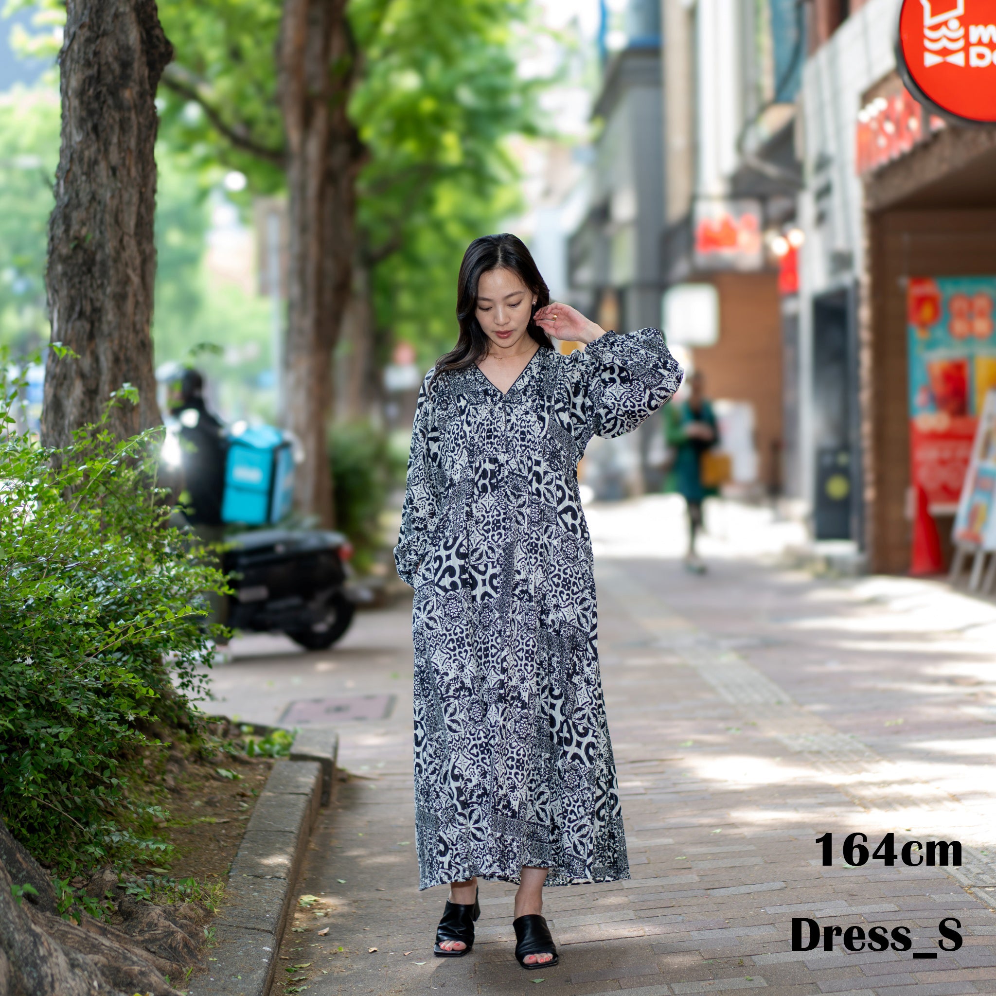 TILE PATTERN SHIRRING DRESS – Black | SARAMALLIKA