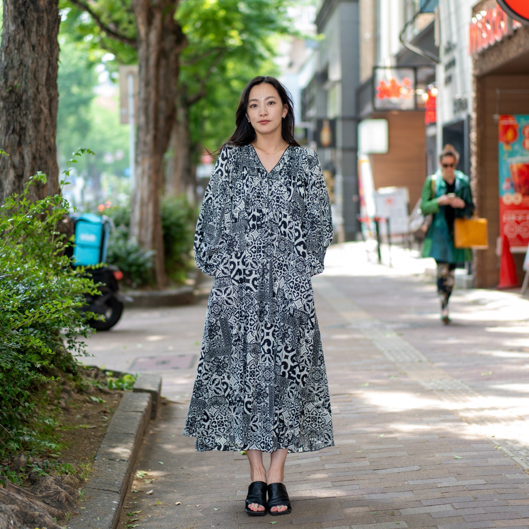 TILE PATTERN SHIRRING DRESS – Black | SARAMALLIKA