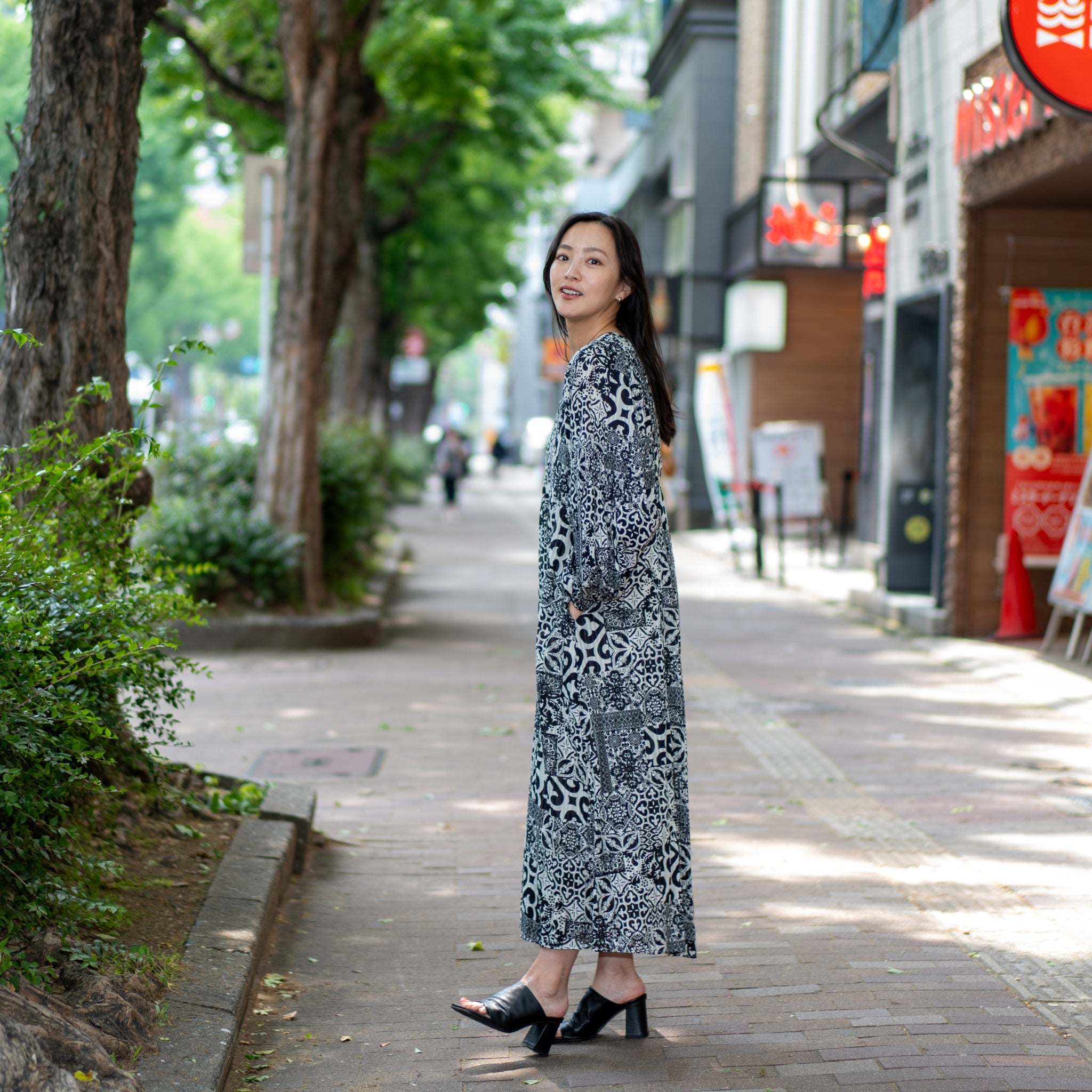 TILE PATTERN SHIRRING DRESS – Black | SARAMALLIKA