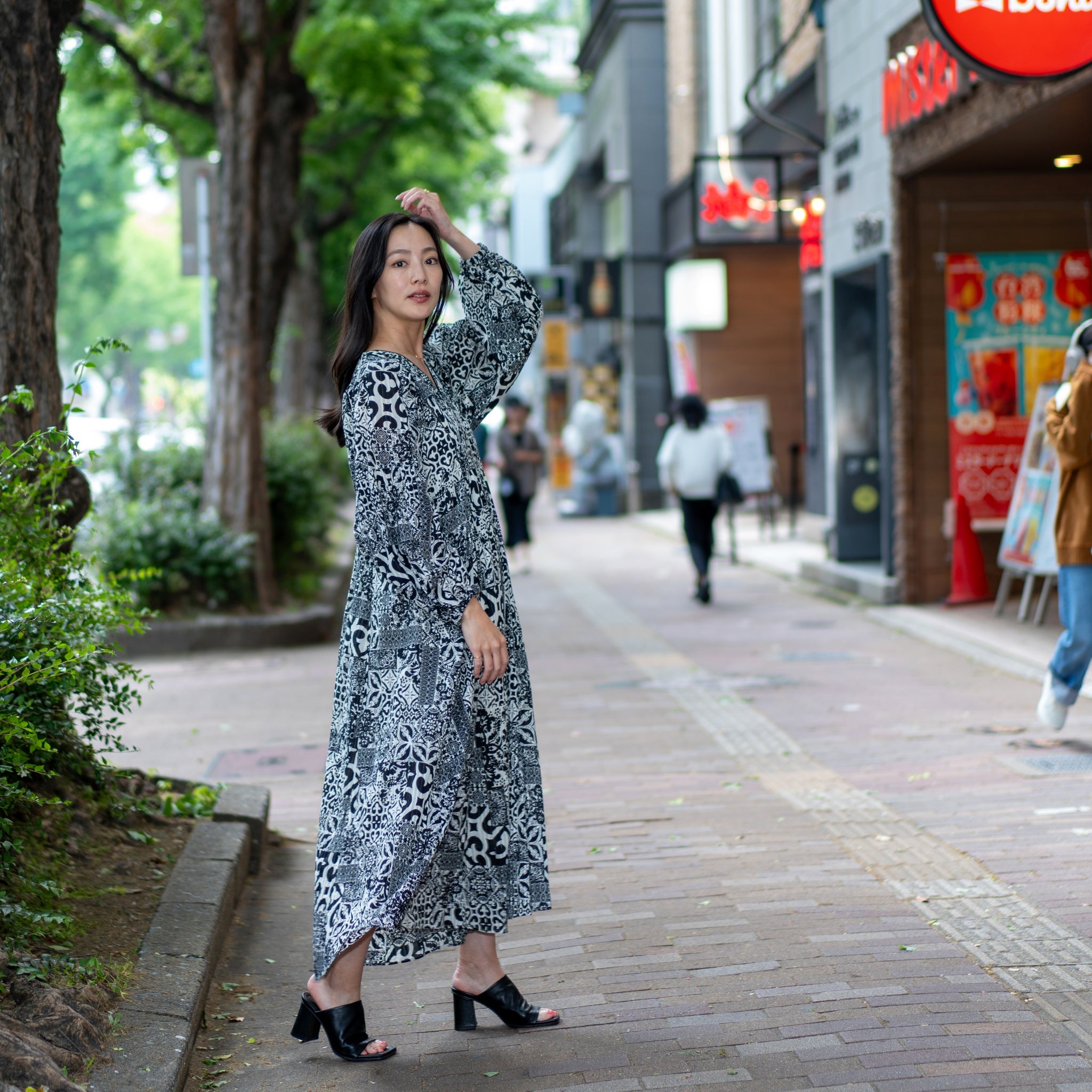 TILE PATTERN SHIRRING DRESS – Black | SARAMALLIKA