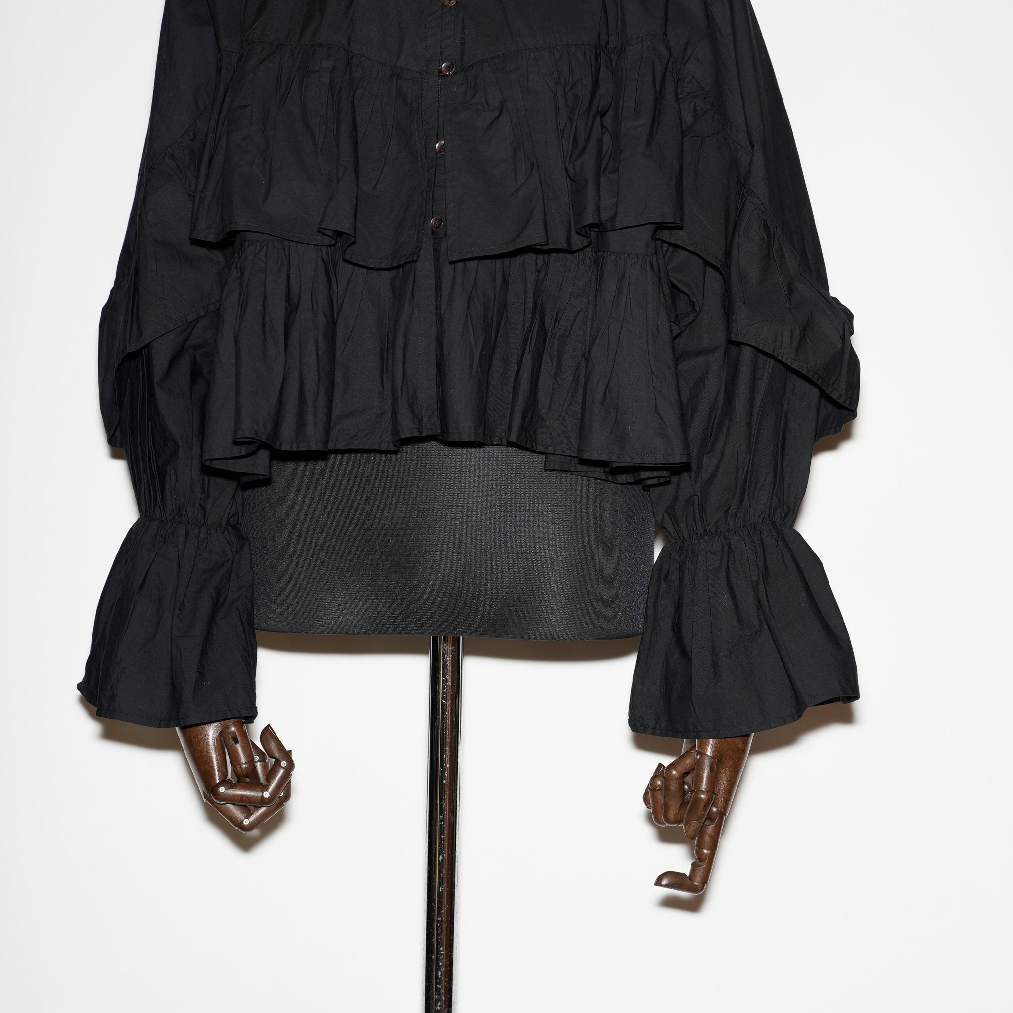 COTTON VOLUME FRILL SHORT BLOUSE – Black | SARAMALLIKA