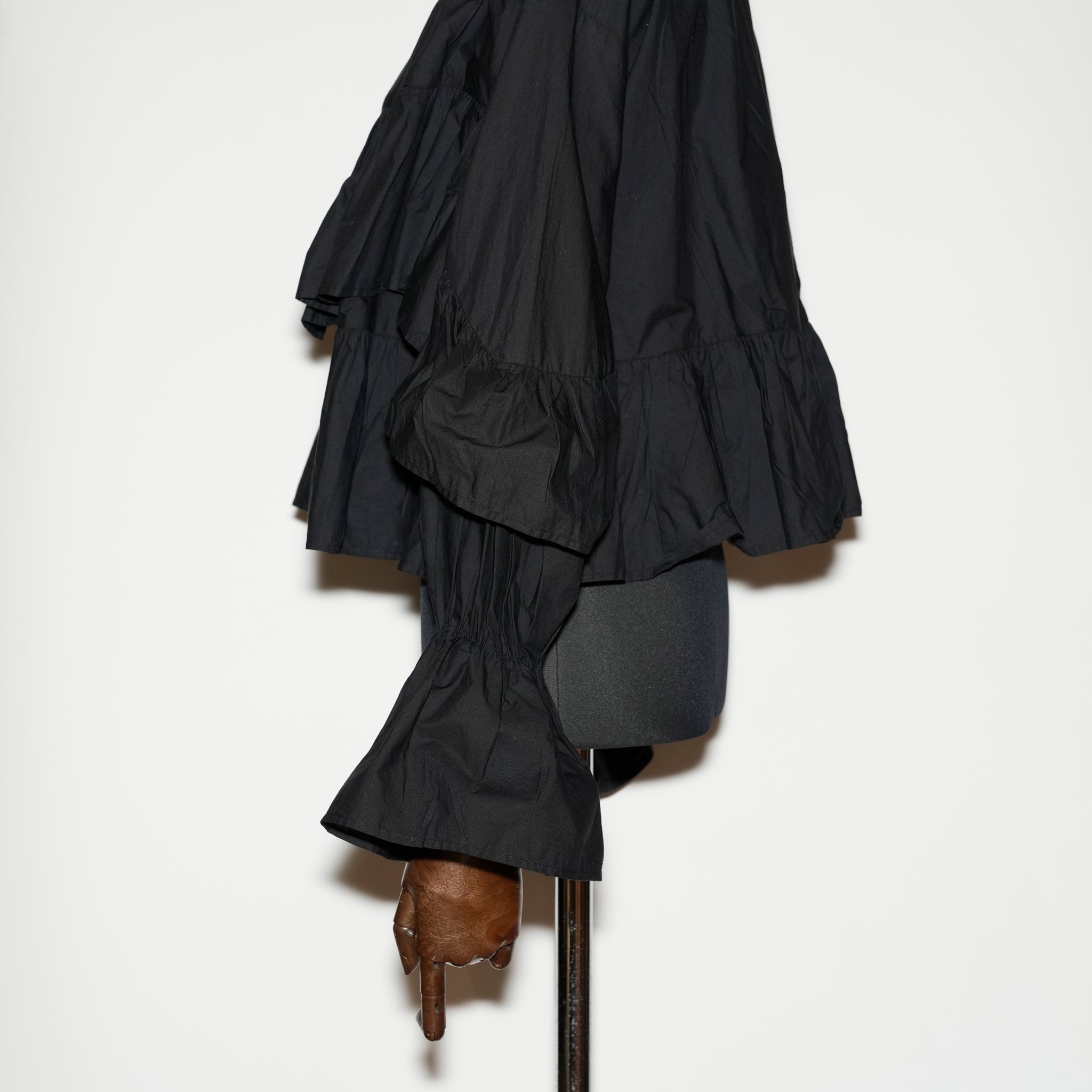 020151SR4_Black | COTTON VOLUME FRILL SHORT BLOUSE | Color:Black【SARA MALLIKA_サラマリカ】