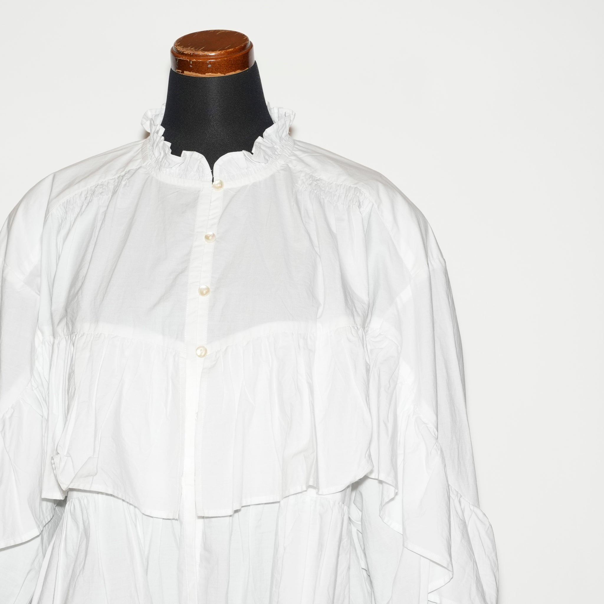 020151SR4_White | COTTON VOLUME FRILL SHORT BLOUSE | Color:White【SARA MALLIKA_サラマリカ】