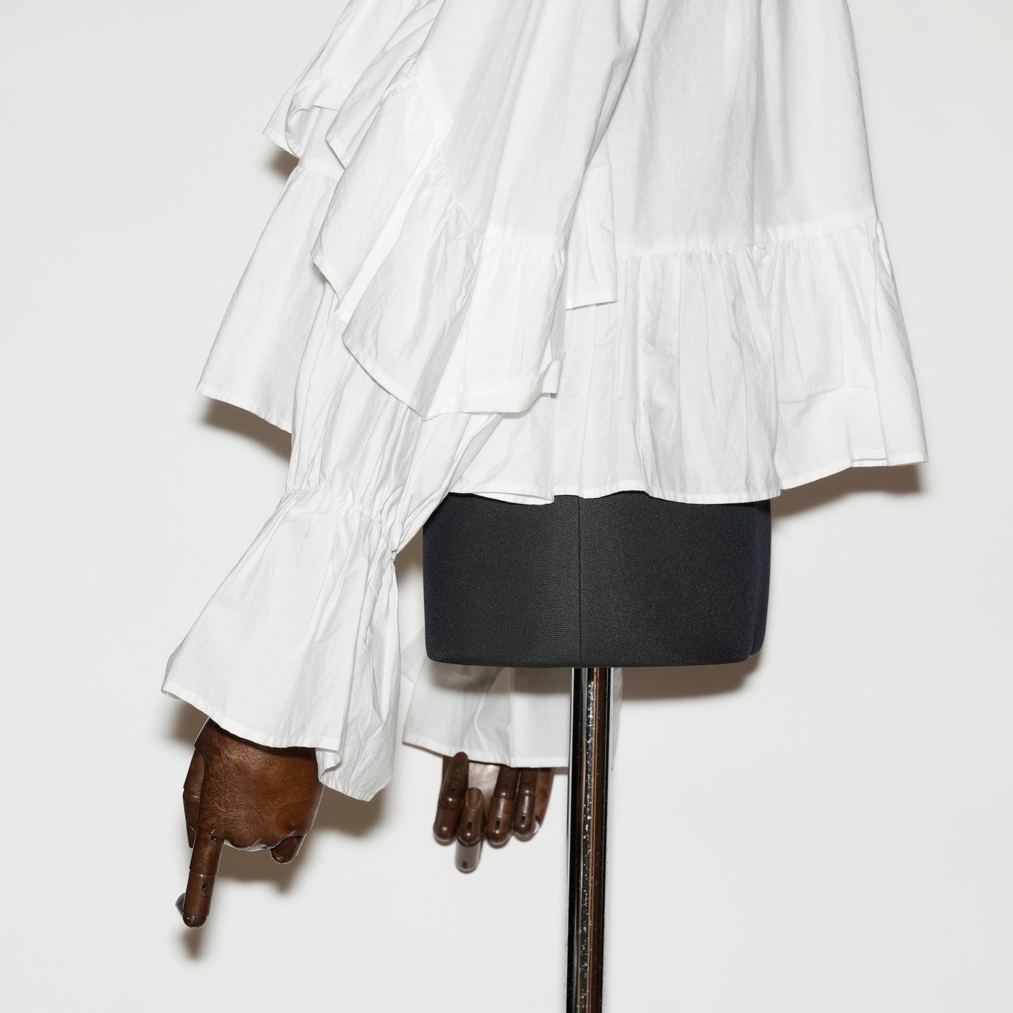 020151SR4_White | COTTON VOLUME FRILL SHORT BLOUSE | Color:White【SARA MALLIKA_サラマリカ】