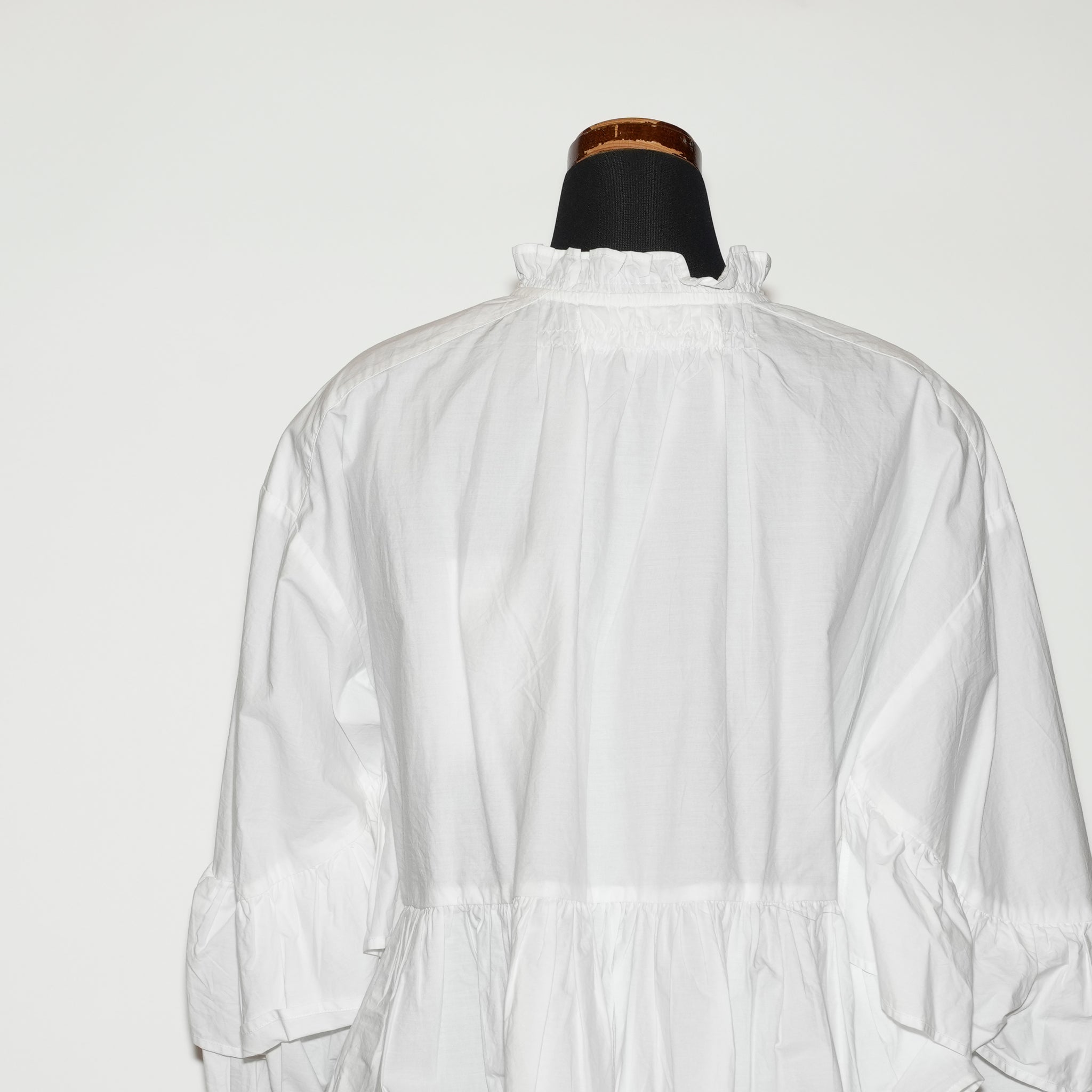 020151SR4_White | COTTON VOLUME FRILL SHORT BLOUSE | Color:White【SARA MALLIKA_サラマリカ】