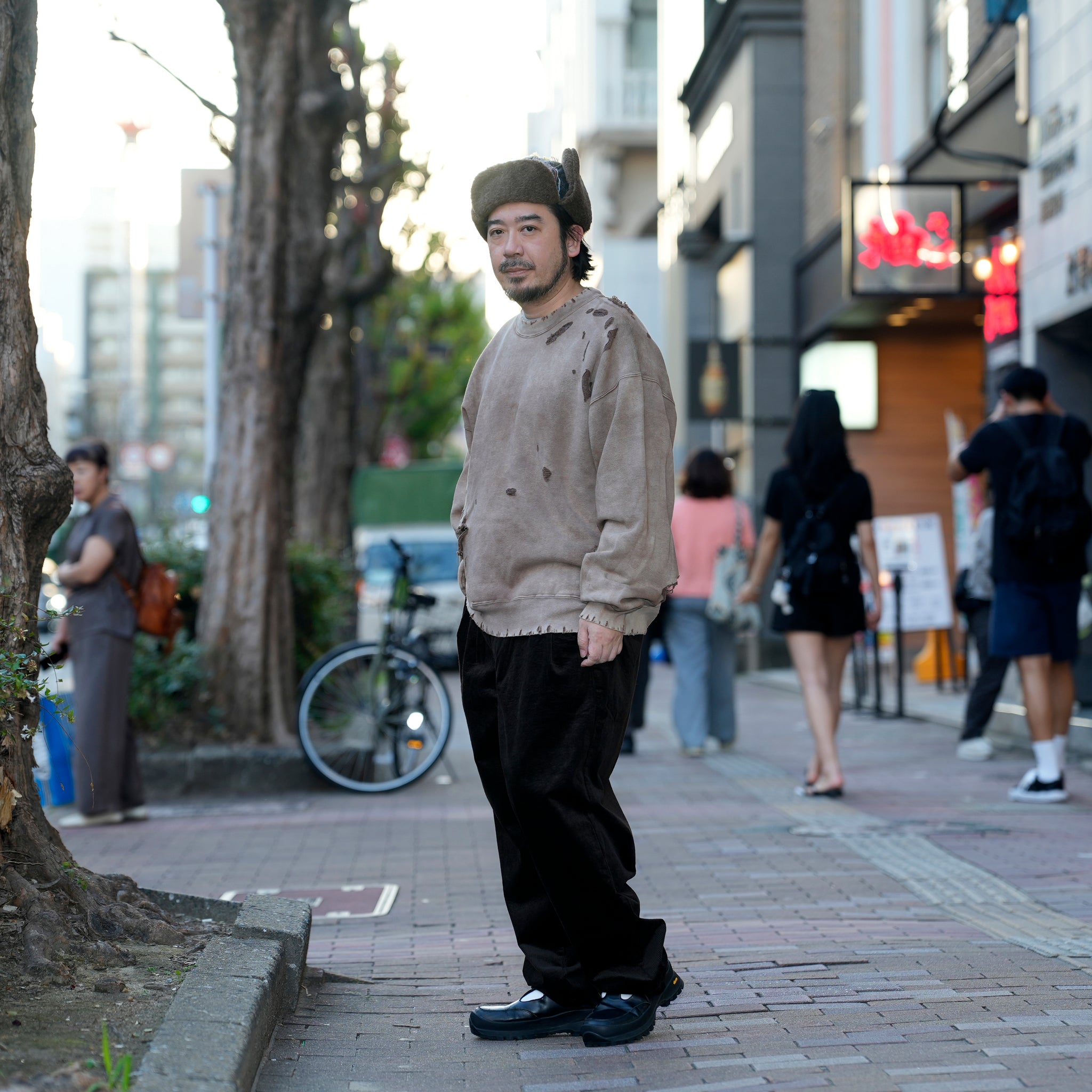 Distressed Sweat Crew | Color_Brown | No_lot : 25#07-1030-0_brown【MINAMI ANDERSON_ミナミアンダーソン】