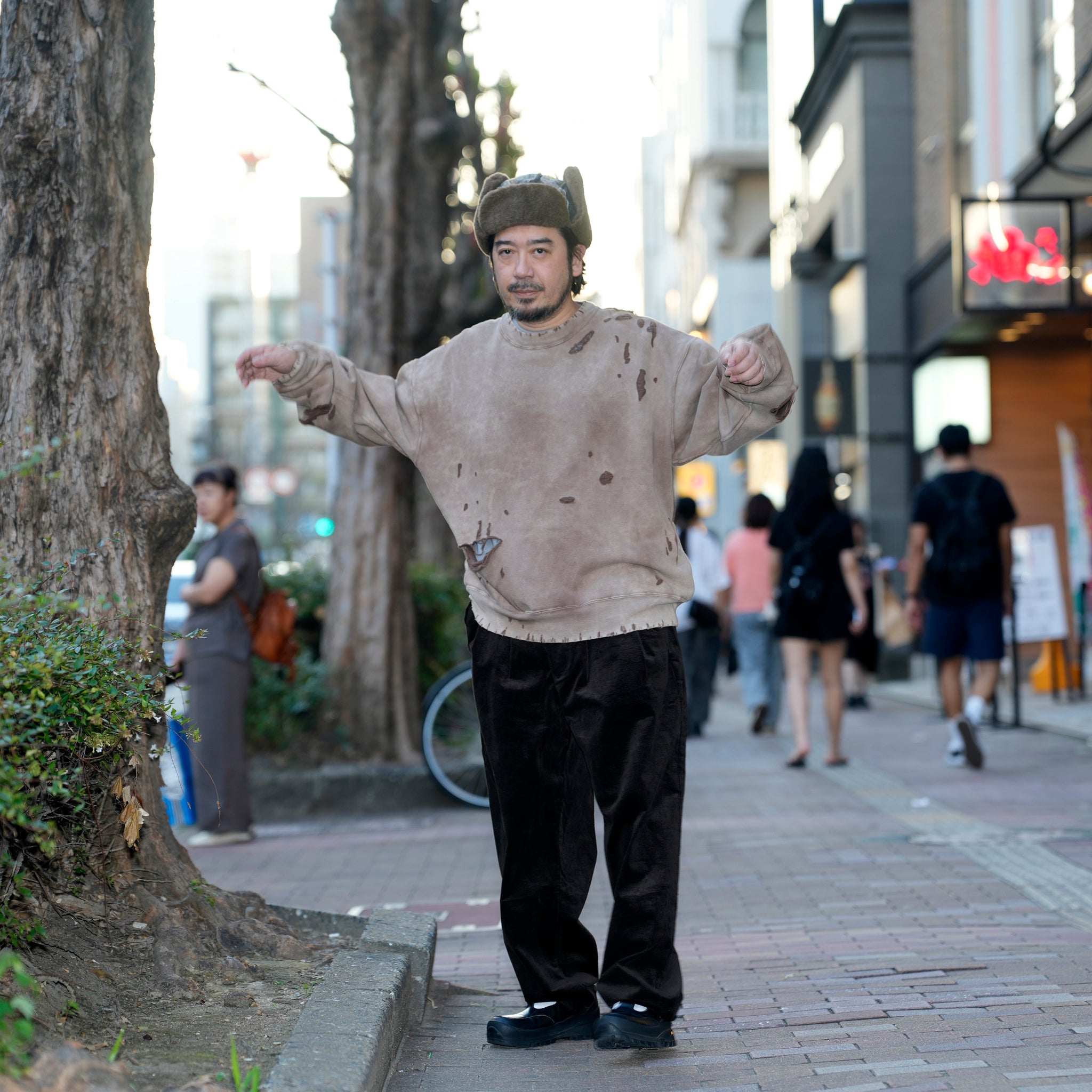 Distressed Sweat Crew | Color_Brown | No_lot : 25#07-1030-0_brown【MINAMI ANDERSON_ミナミアンダーソン】